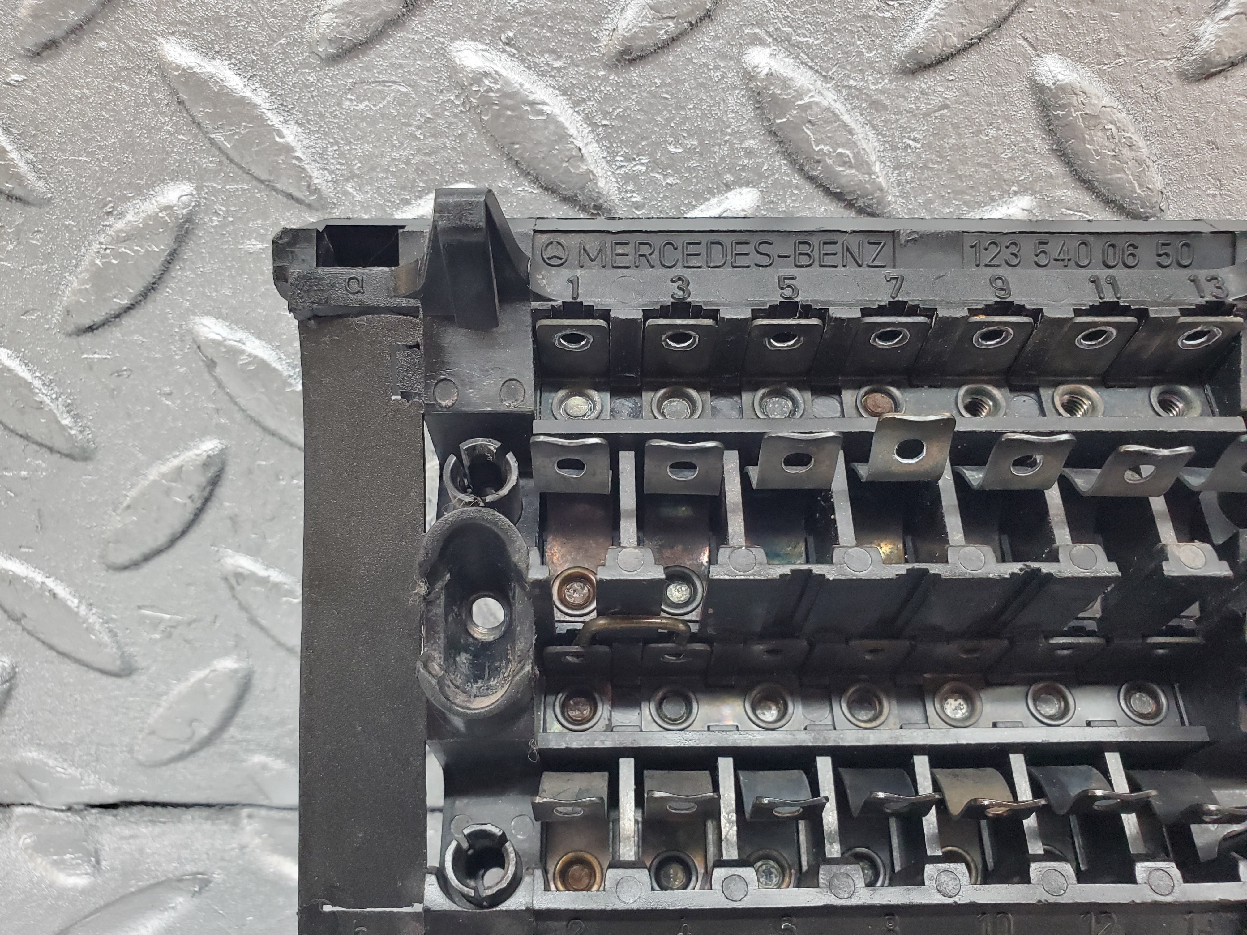 1119 Mercedes-Benz C123 230CE Coupe Fuse Box 1235400650