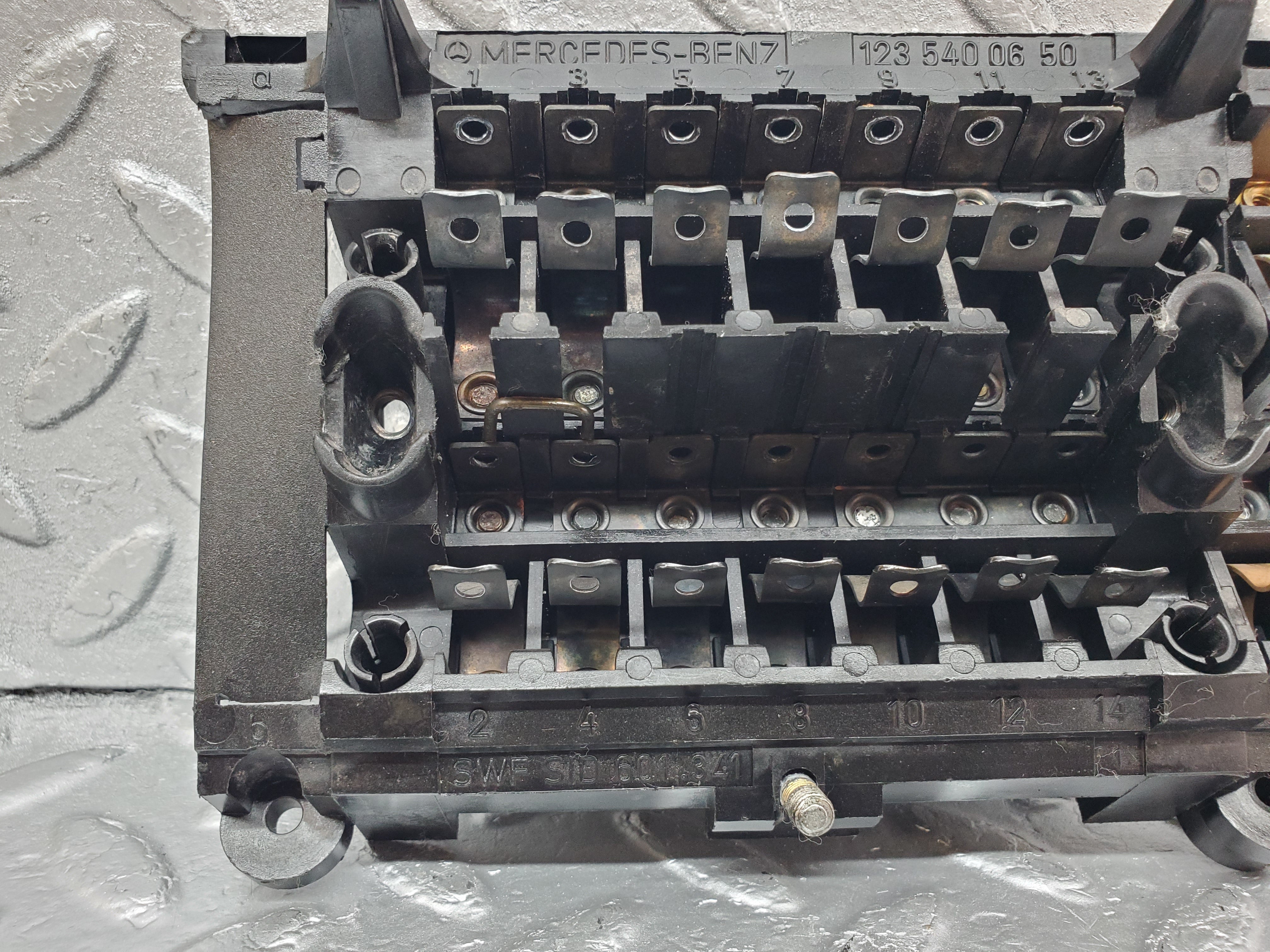 1119 Mercedes-Benz C123 230CE Coupe Fuse Box 1235400650