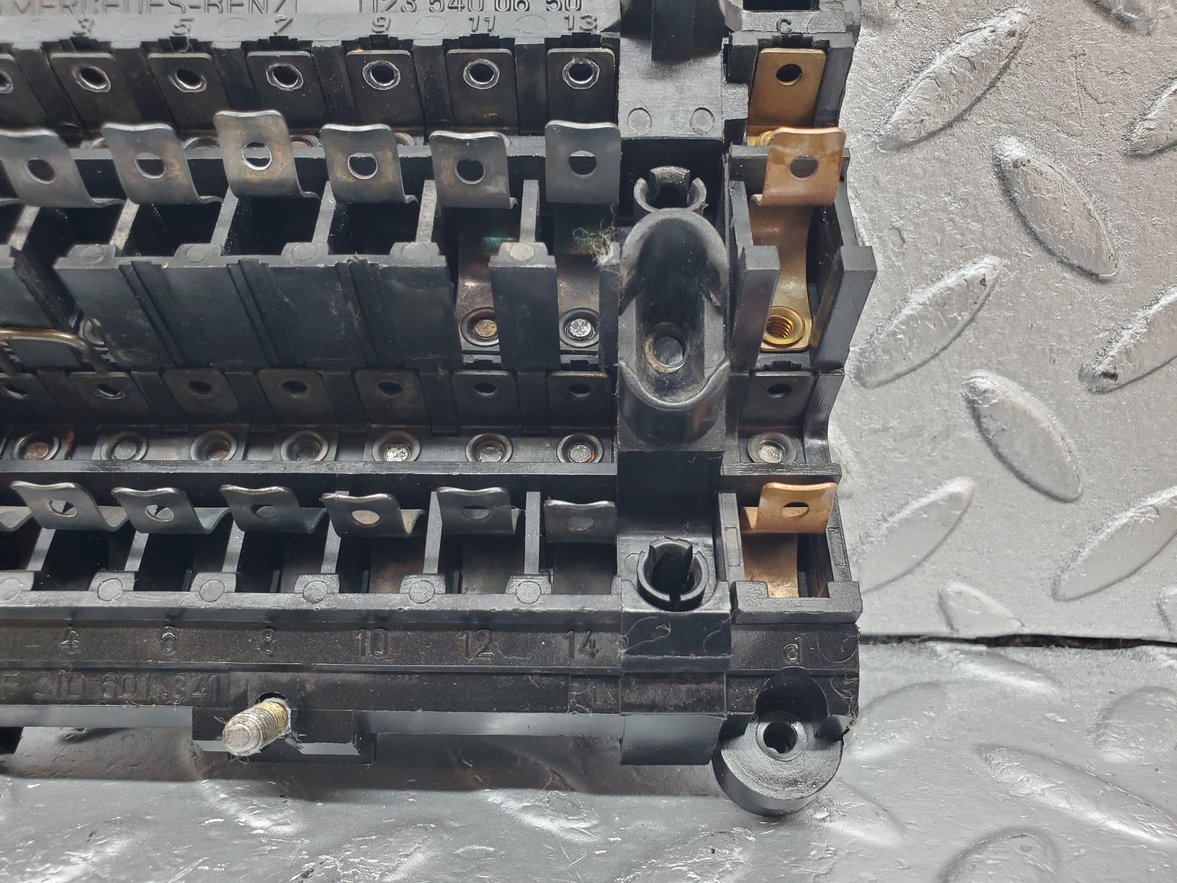 1119 Mercedes-Benz C123 230CE Coupe Fuse Box 1235400650