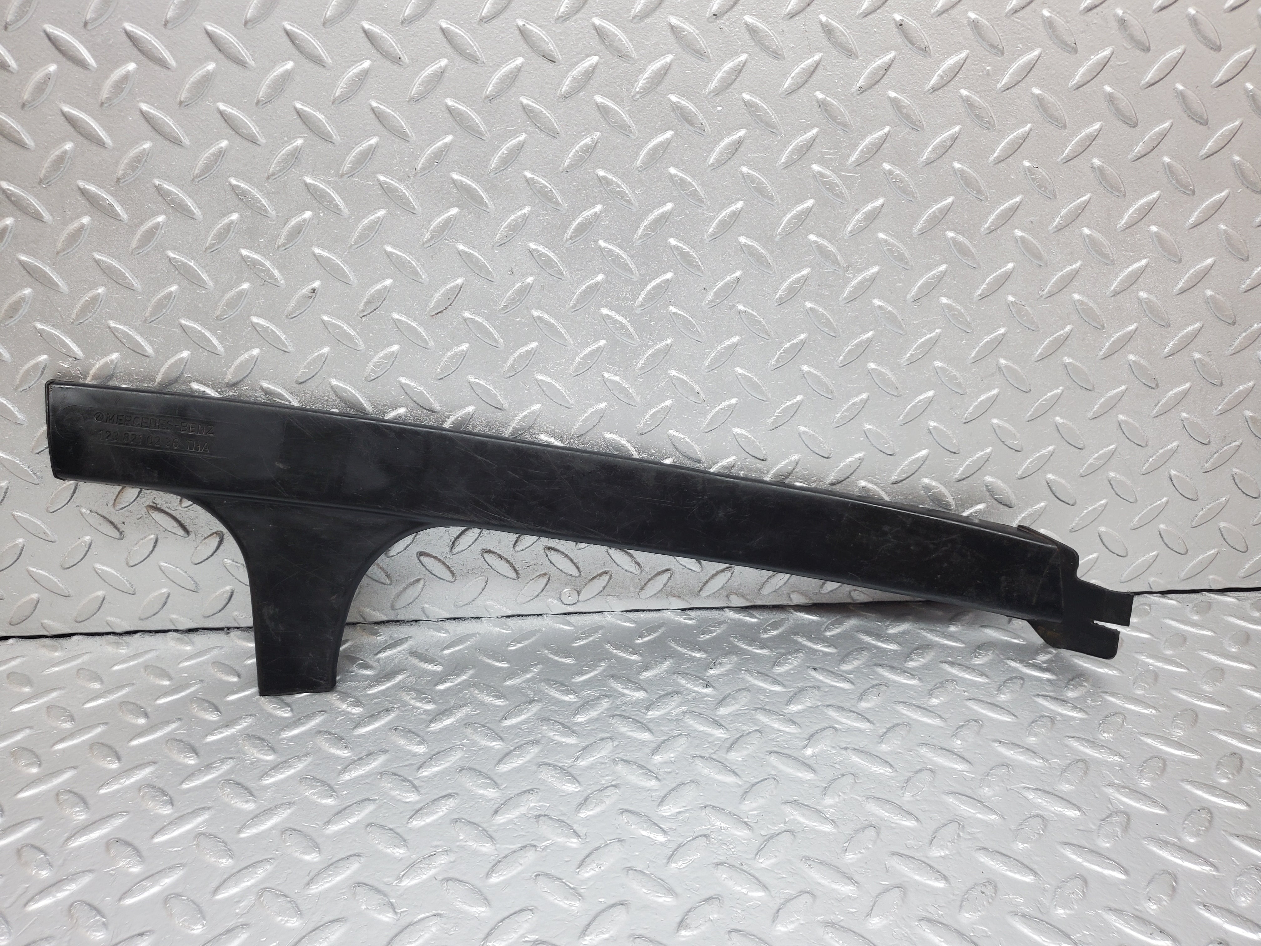 1132 Mercedes-Benz C123 230CE Coupe Cable Channel Cover Rear Right 1238210236