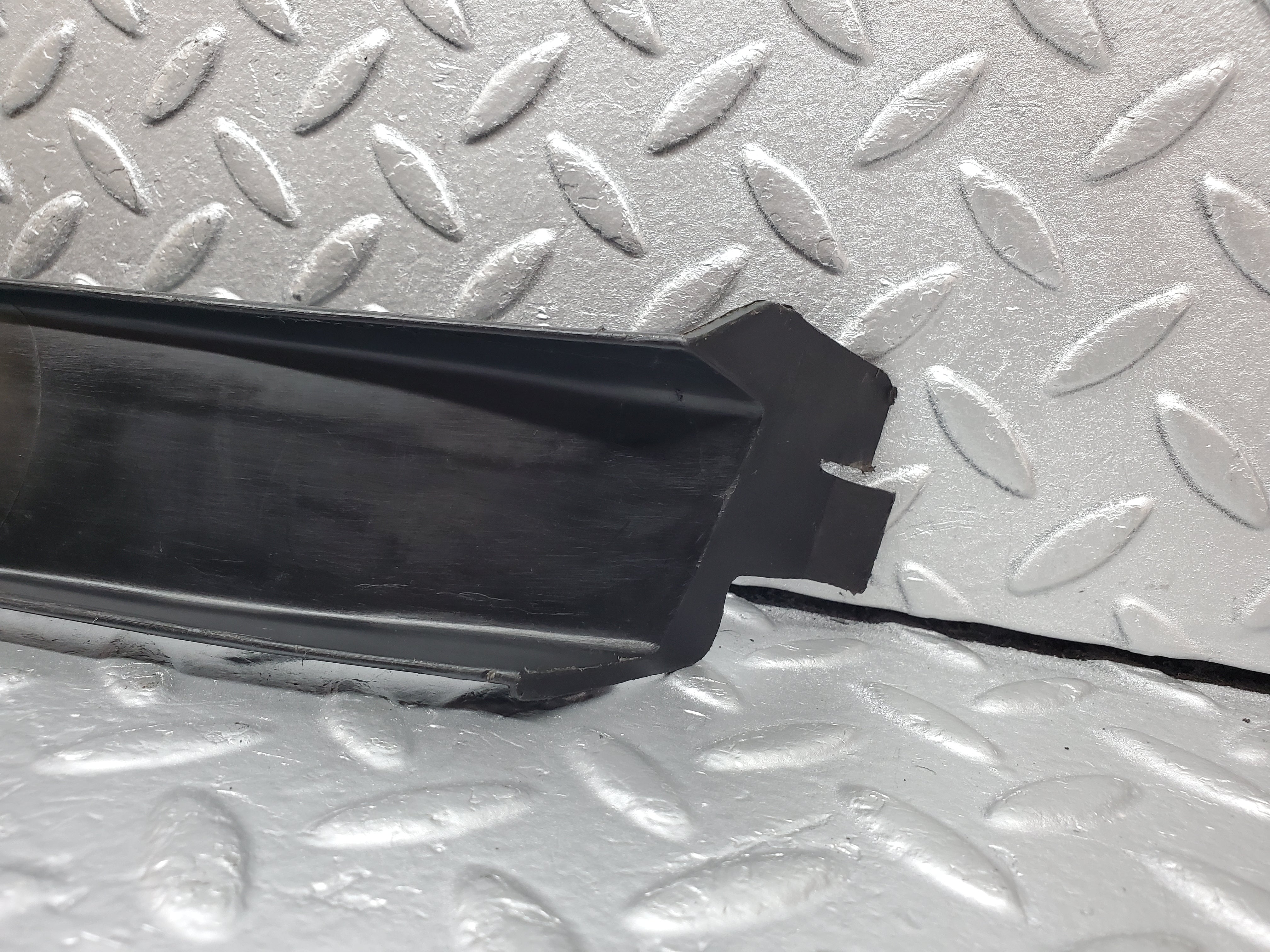 1132 Mercedes-Benz C123 230CE Coupe Cable Channel Cover Rear Right 1238210236