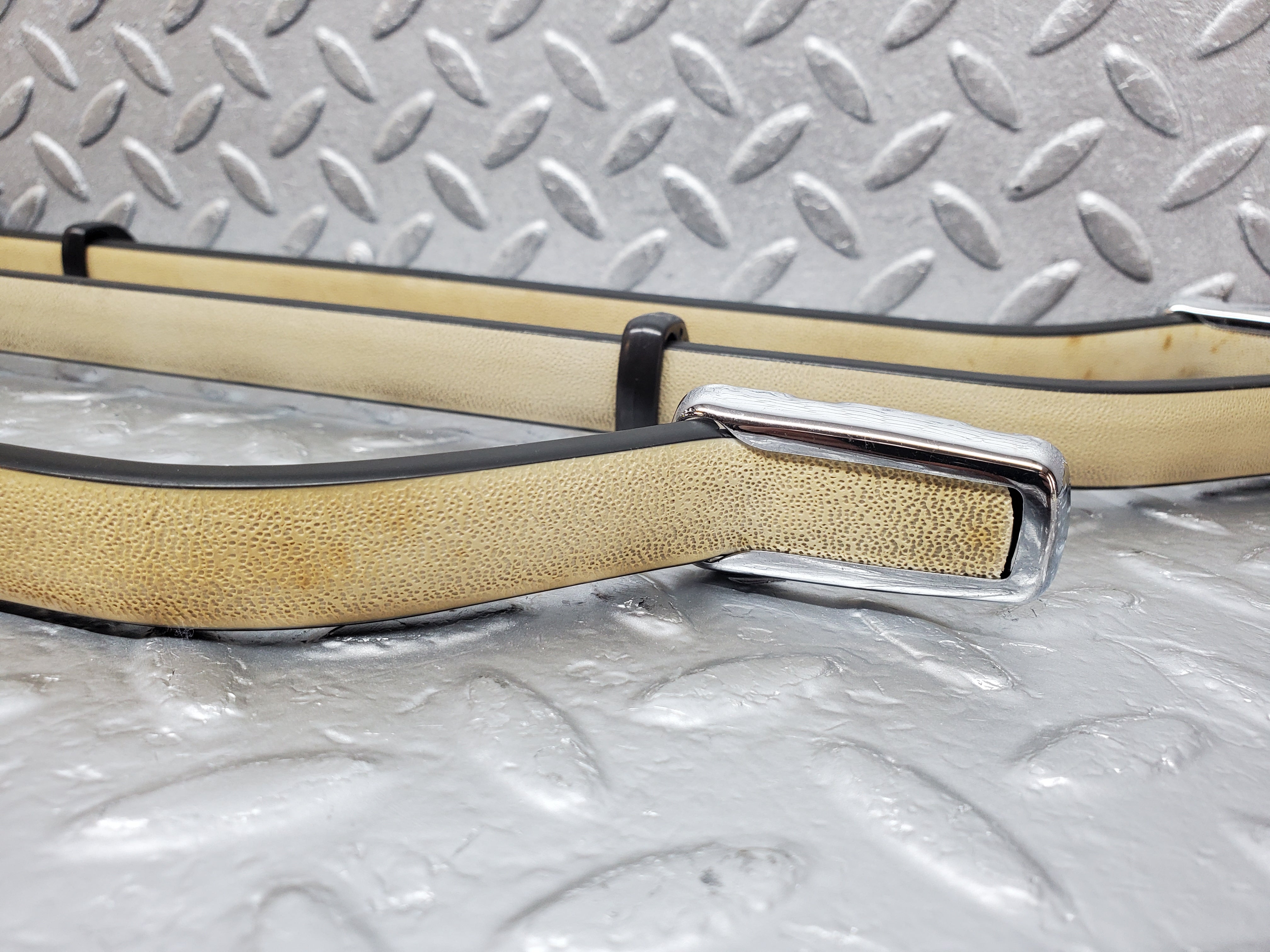 1154 Mercedes-Benz W108 280SE Interior Roof Grab Handle Set Beige