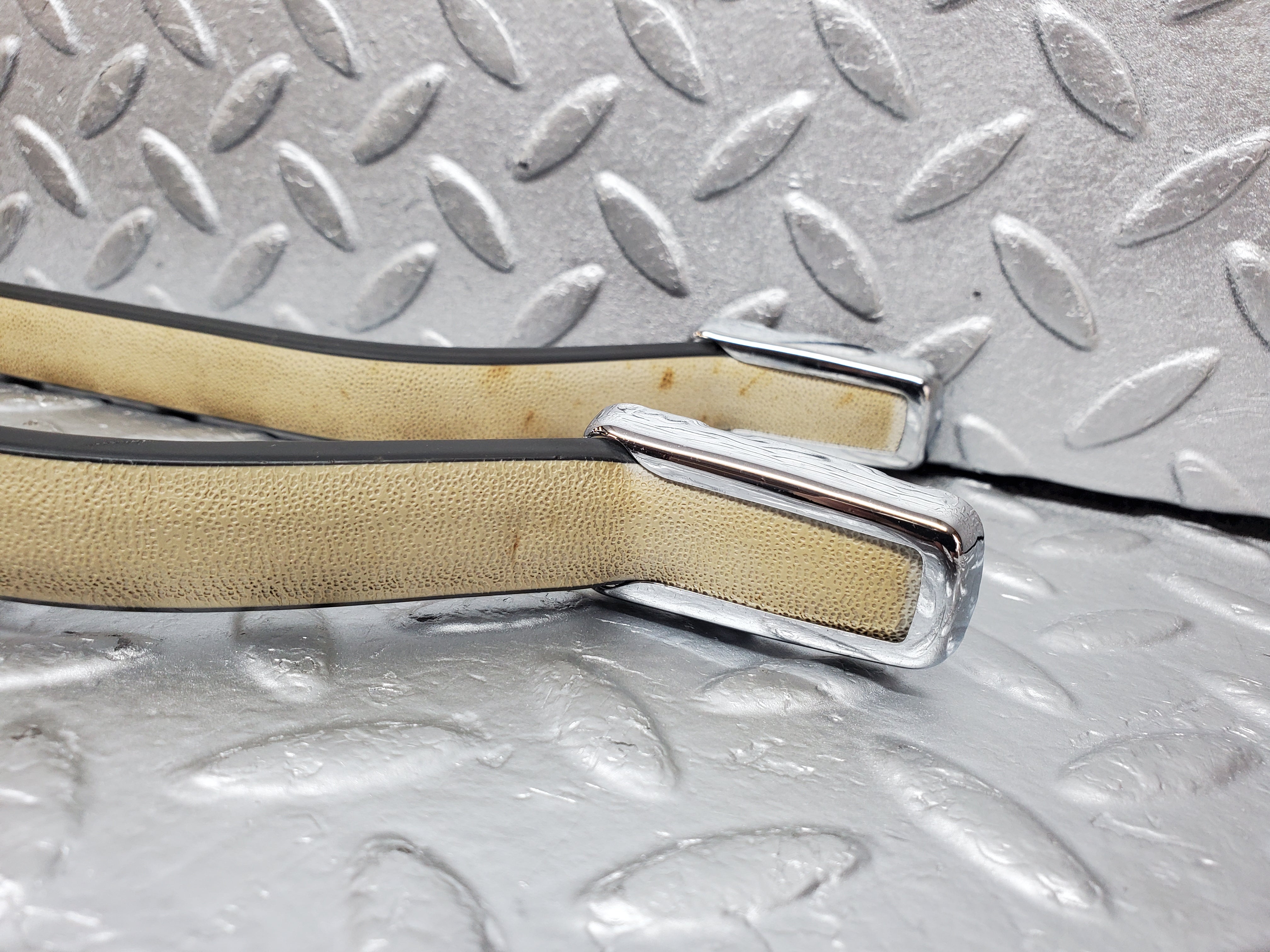 1154 Mercedes-Benz W108 280SE Interior Roof Grab Handle Set Beige