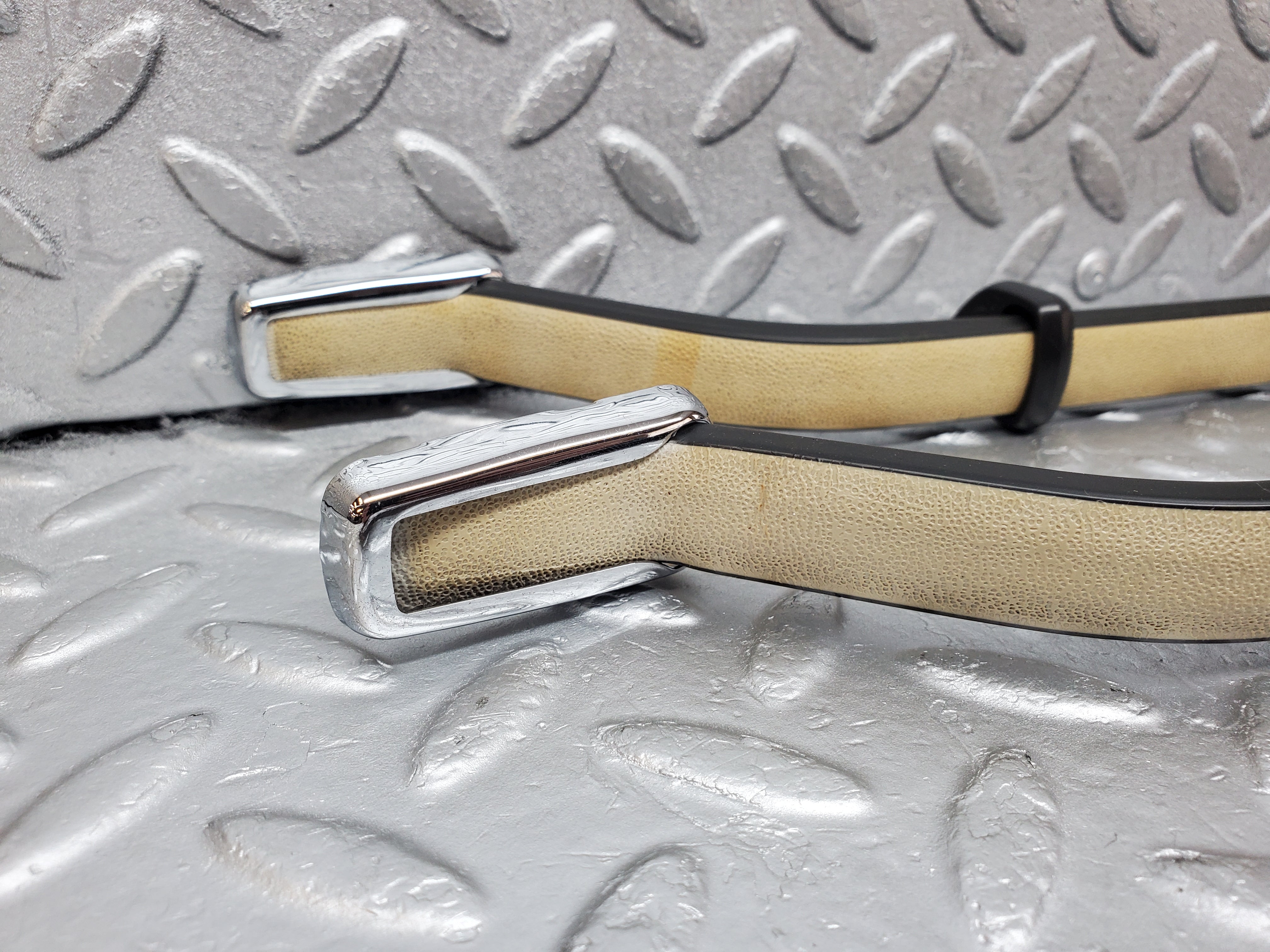 1154 Mercedes-Benz W108 280SE Interior Roof Grab Handle Set Beige