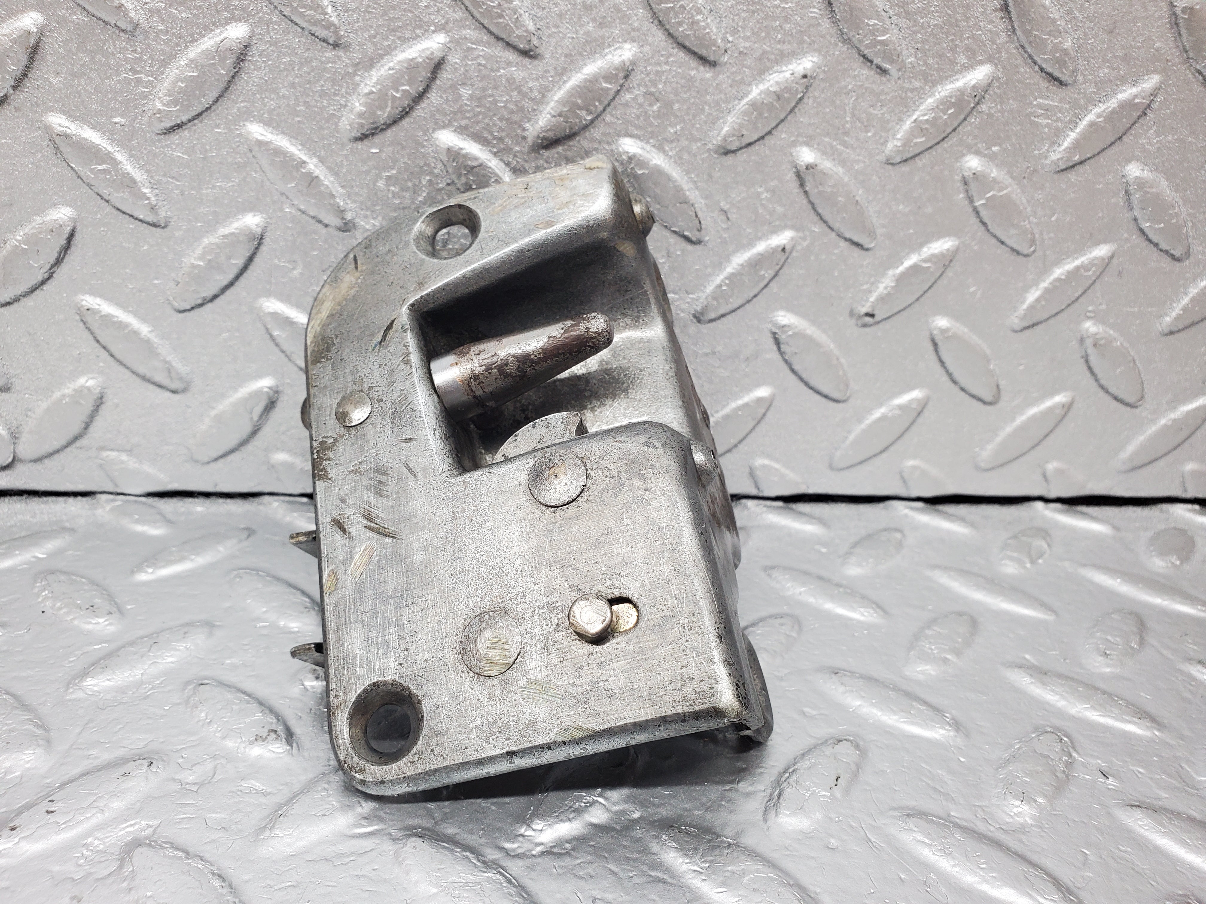 1166 Mercedes-Benz W108 280SE Rear Left Door Lock Mechanism