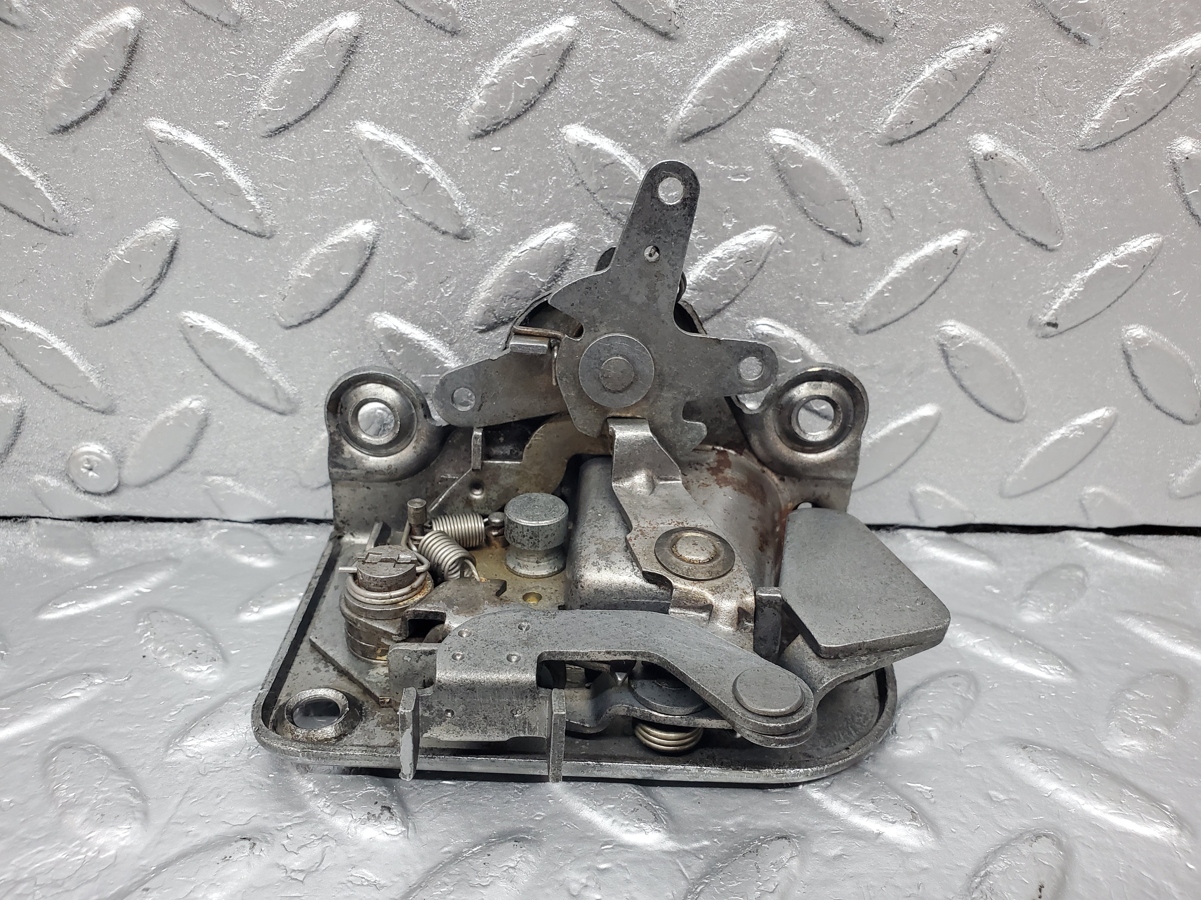 1166 Mercedes-Benz W108 280SE Rear Left Door Lock Mechanism