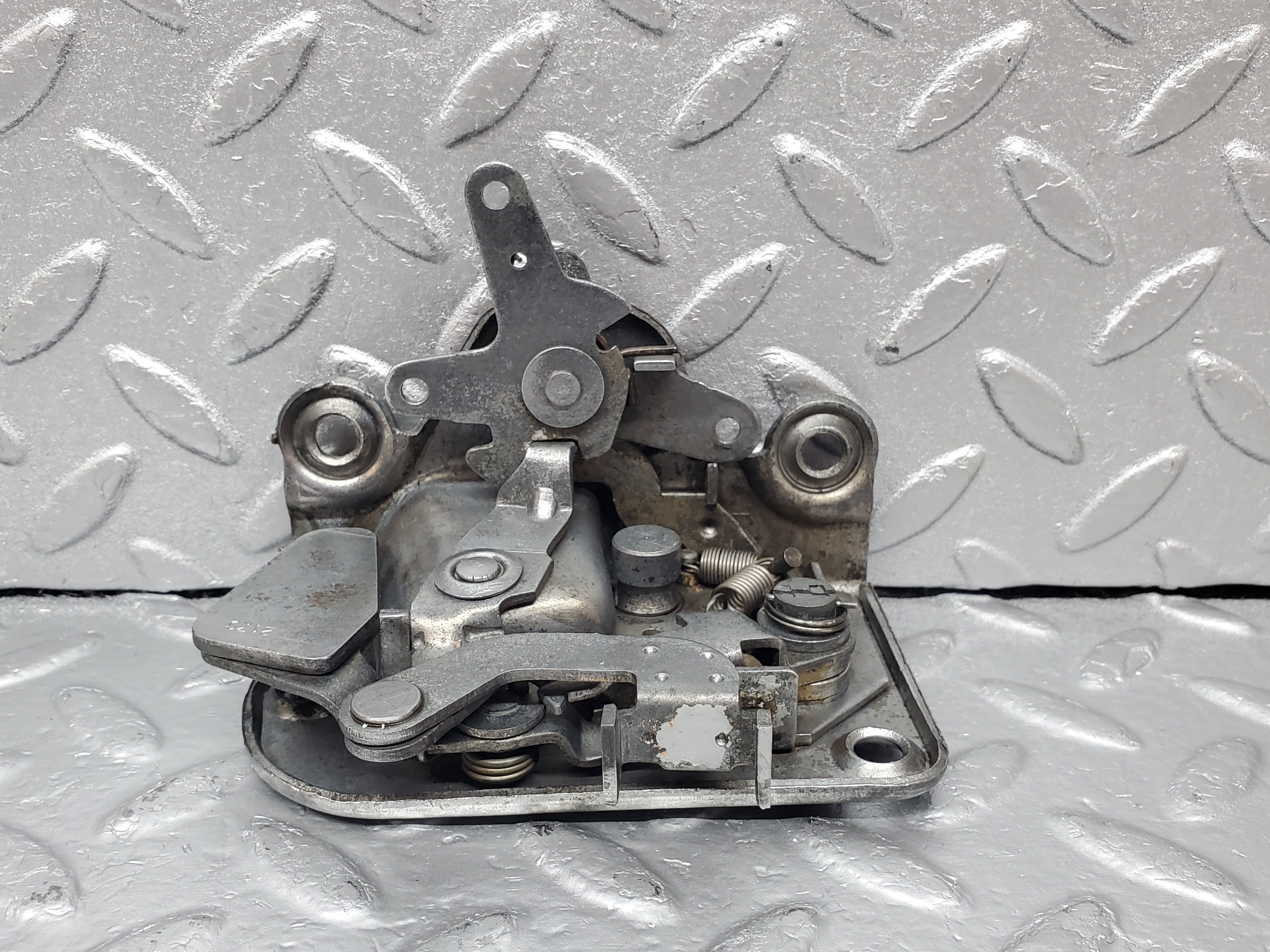 1167 Mercedes-Benz W108 280SE Rear Right Door Lock Mechanism