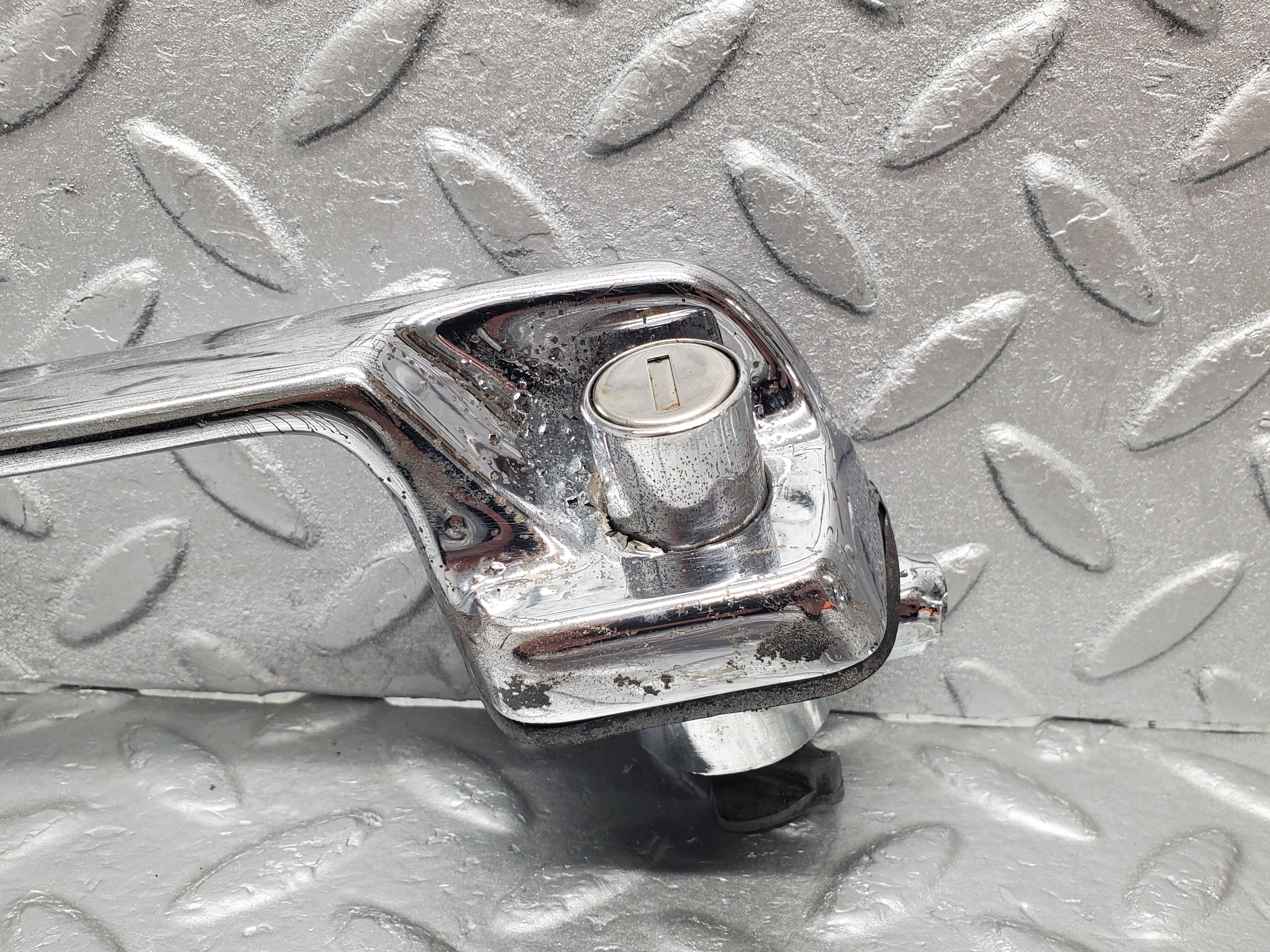 1187 Mercedes-Benz W108 280SE Door Handle Front Left No Key 1087661301