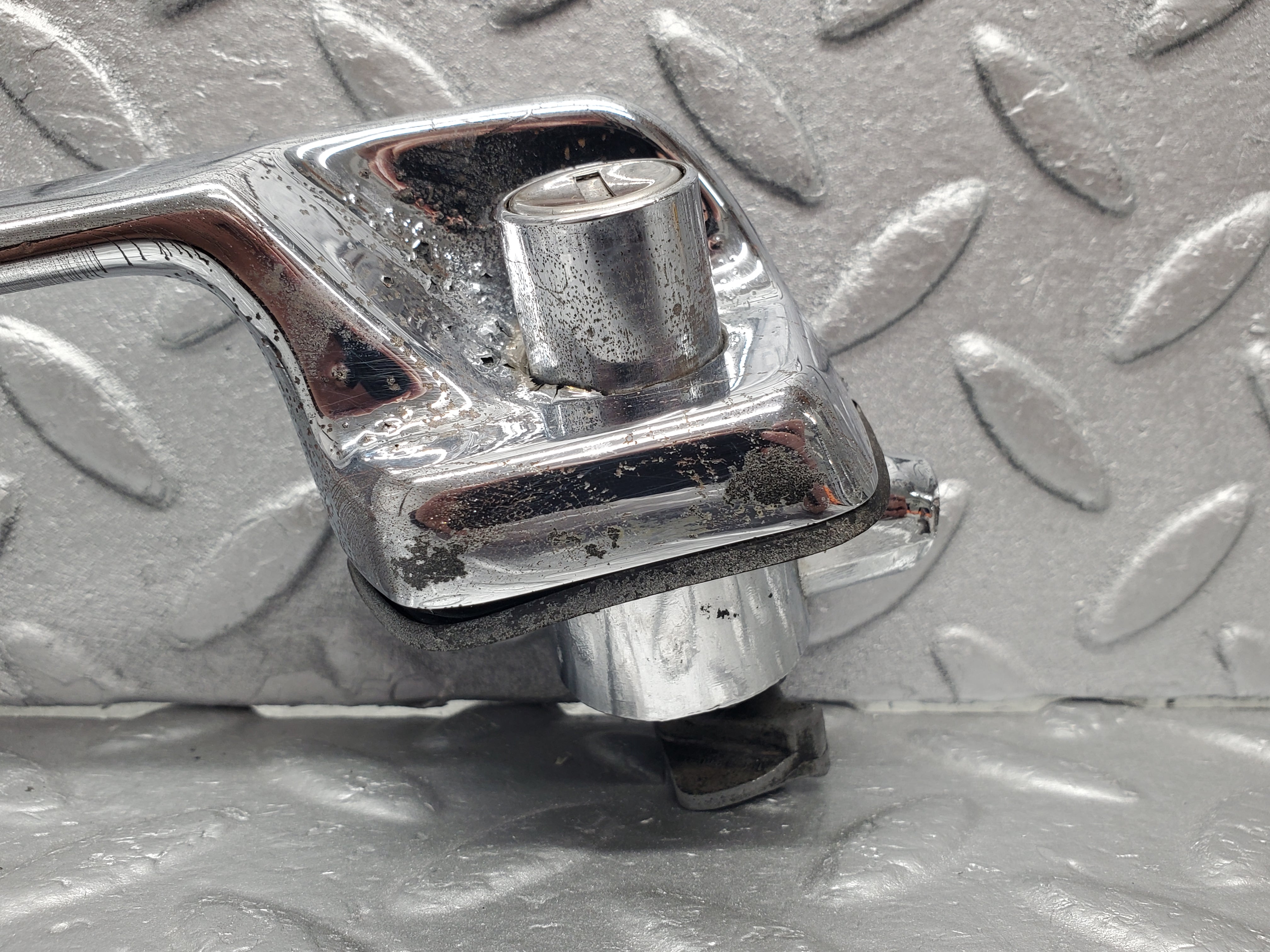 1187 Mercedes-Benz W108 280SE Door Handle Front Left No Key 1087661301