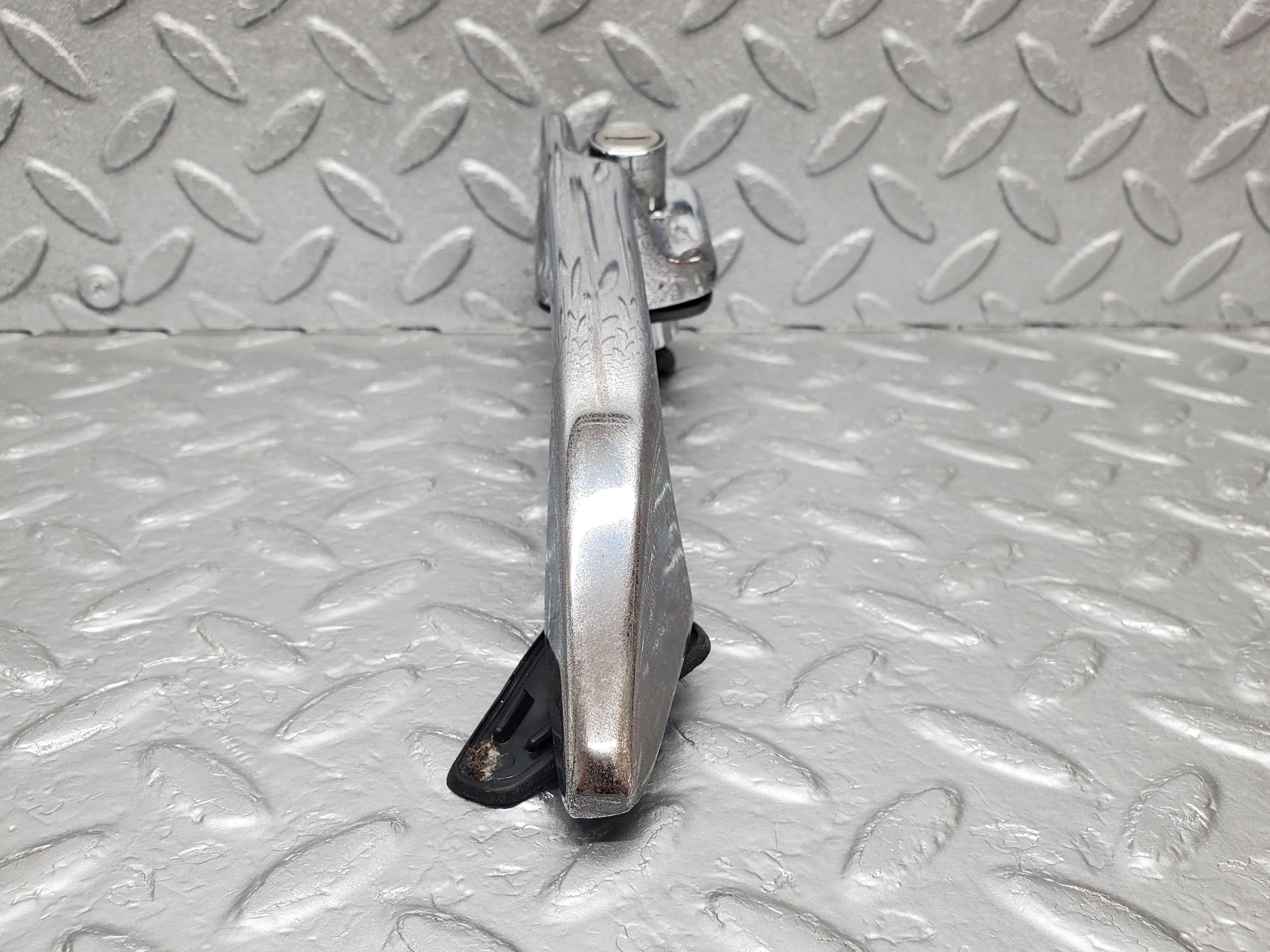 1187 Mercedes-Benz W108 280SE Door Handle Front Left No Key 1087661301