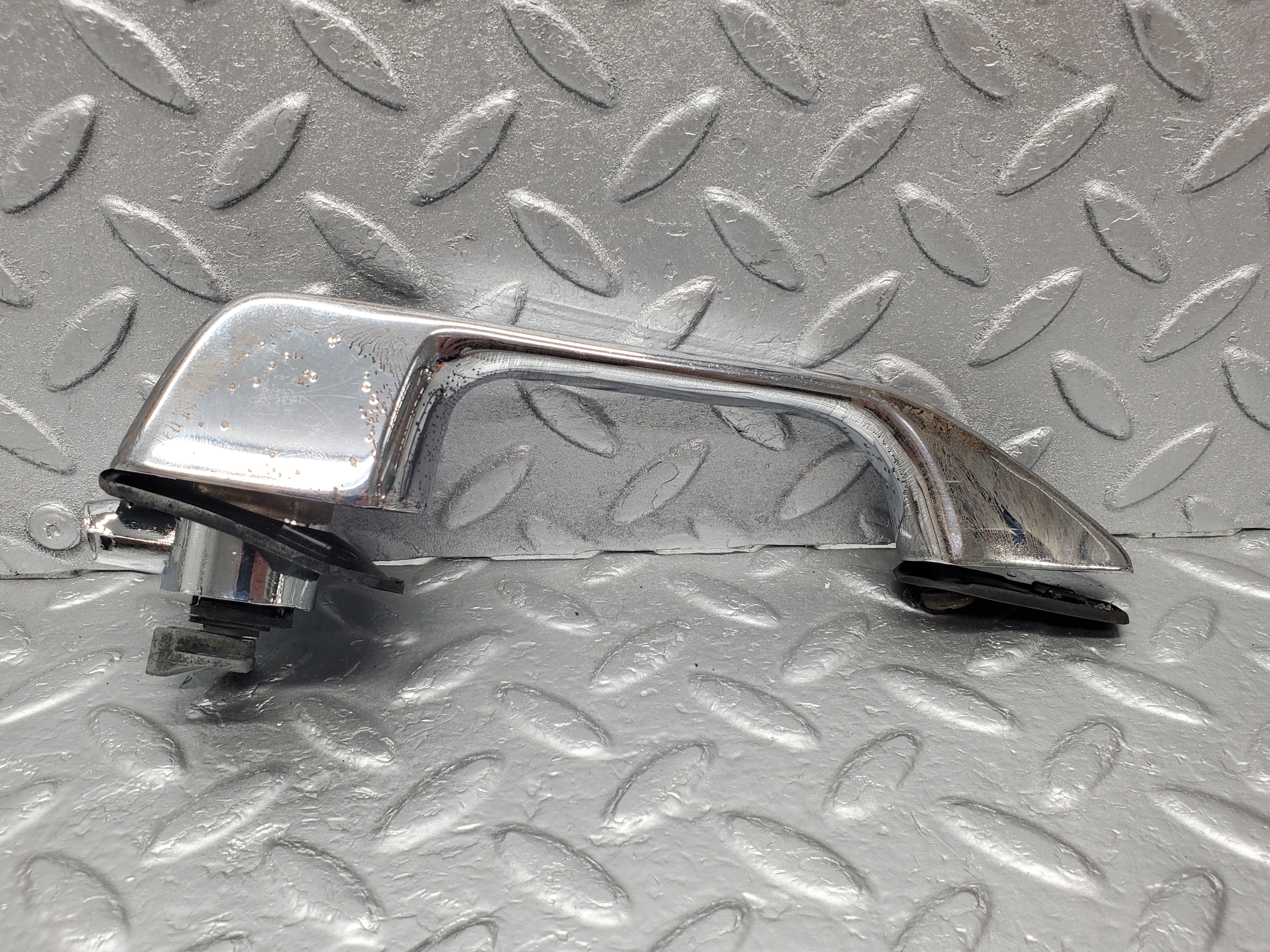 1187 Mercedes-Benz W108 280SE Door Handle Front Left No Key 1087661301