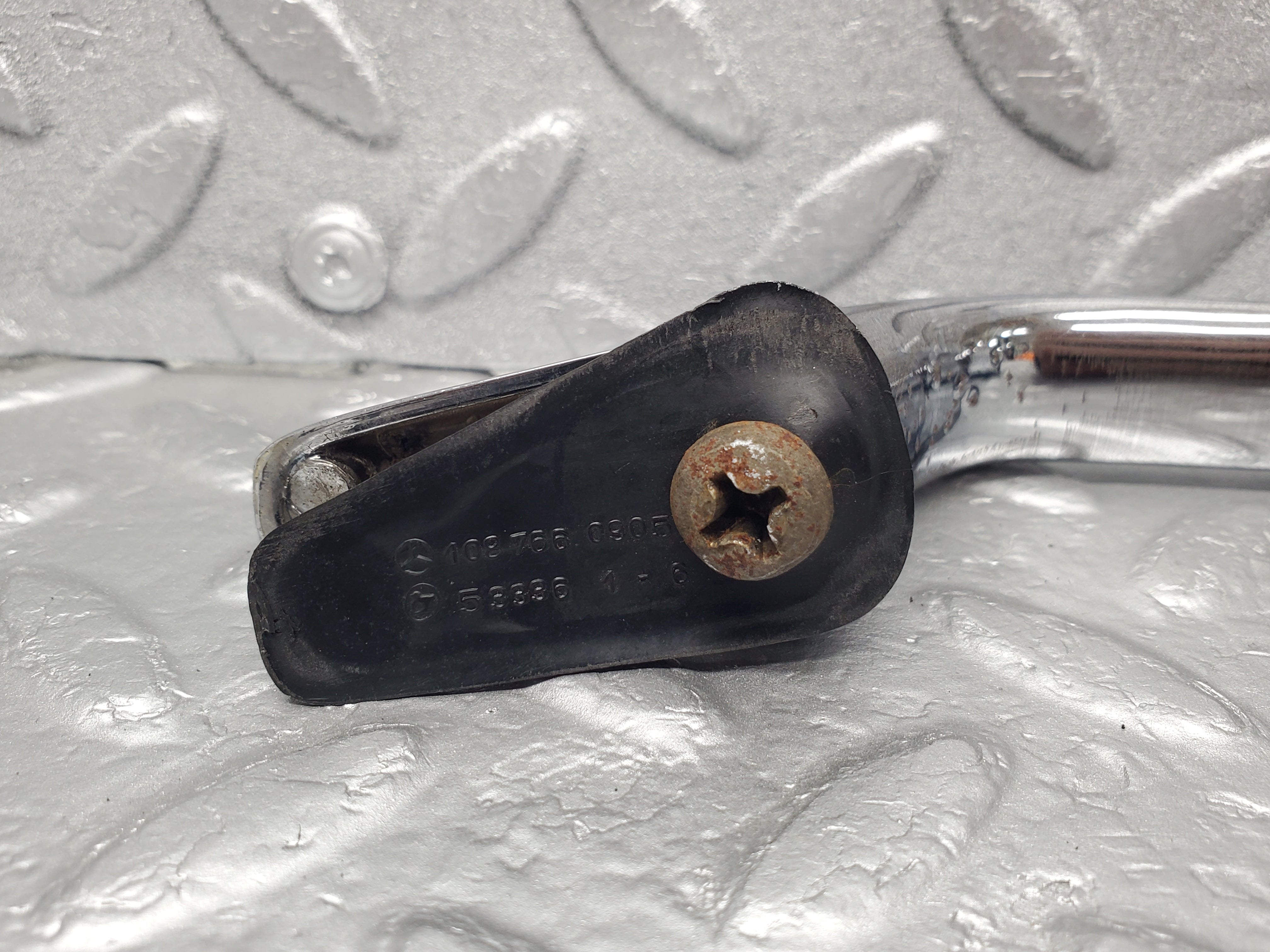 1187 Mercedes-Benz W108 280SE Door Handle Front Left No Key 1087661301