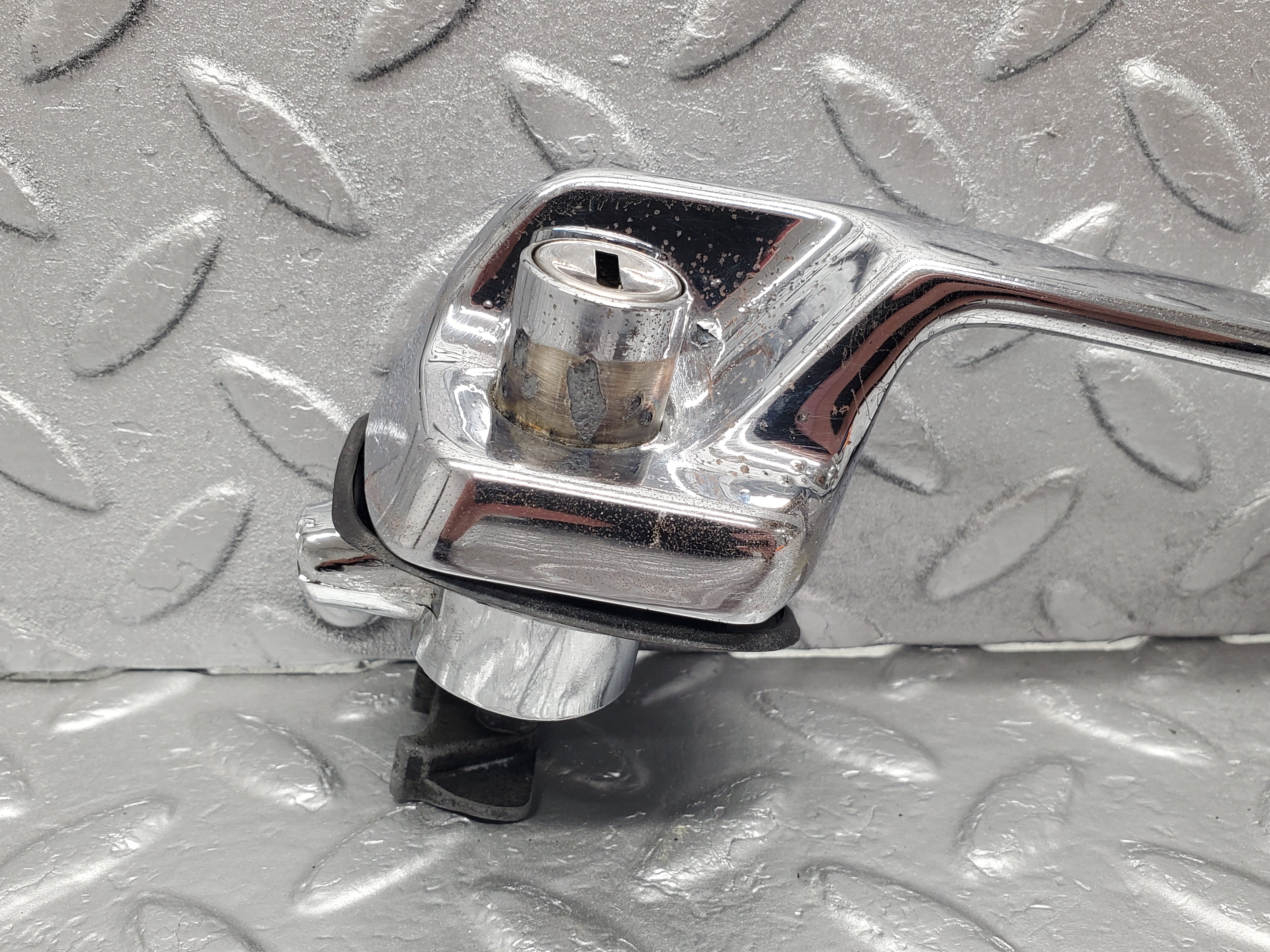 1188 Mercedes-Benz W108 280SE Door Handle Front Right No Key 1087661401