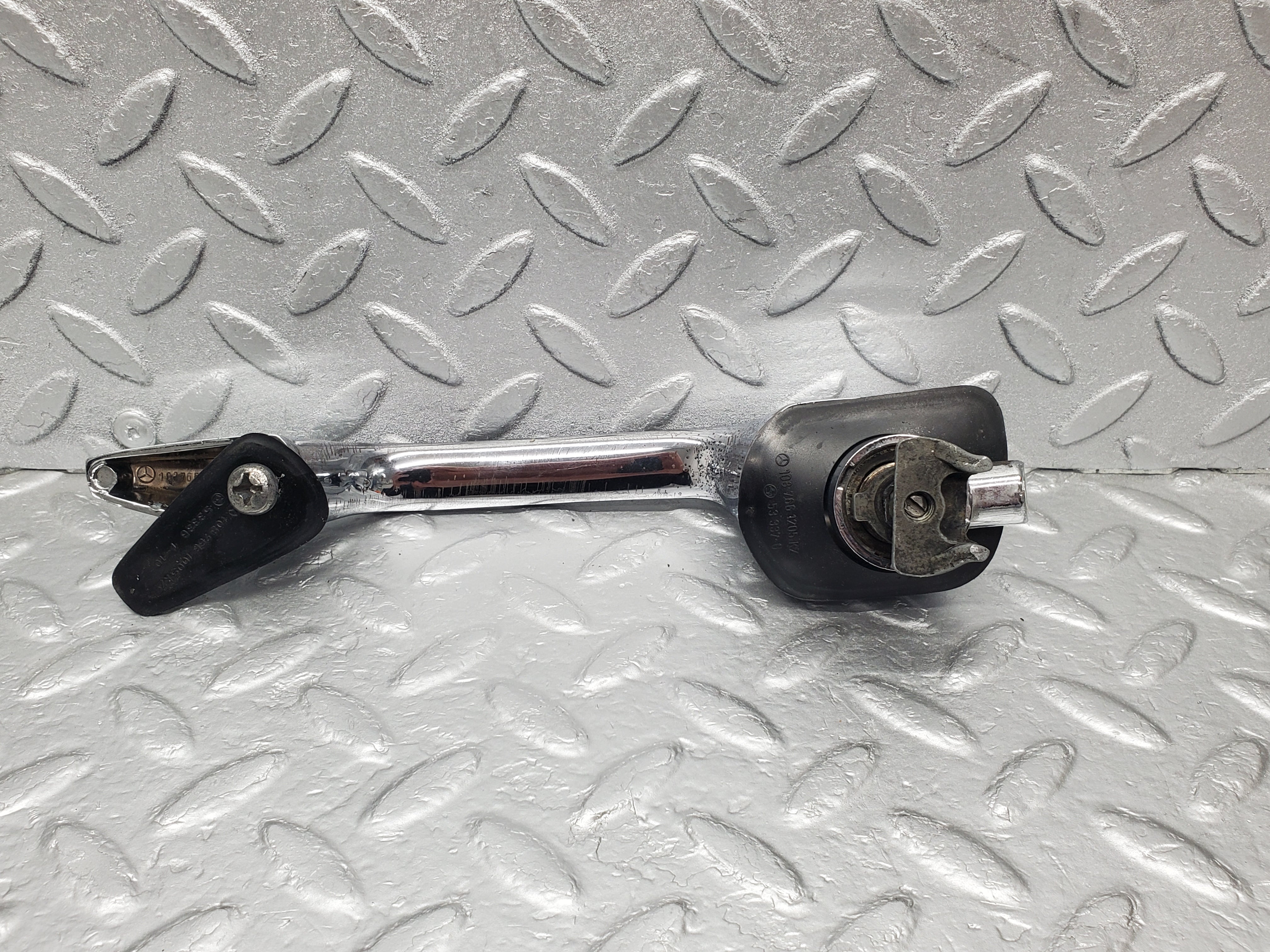 1188 Mercedes-Benz W108 280SE Door Handle Front Right No Key 1087661401