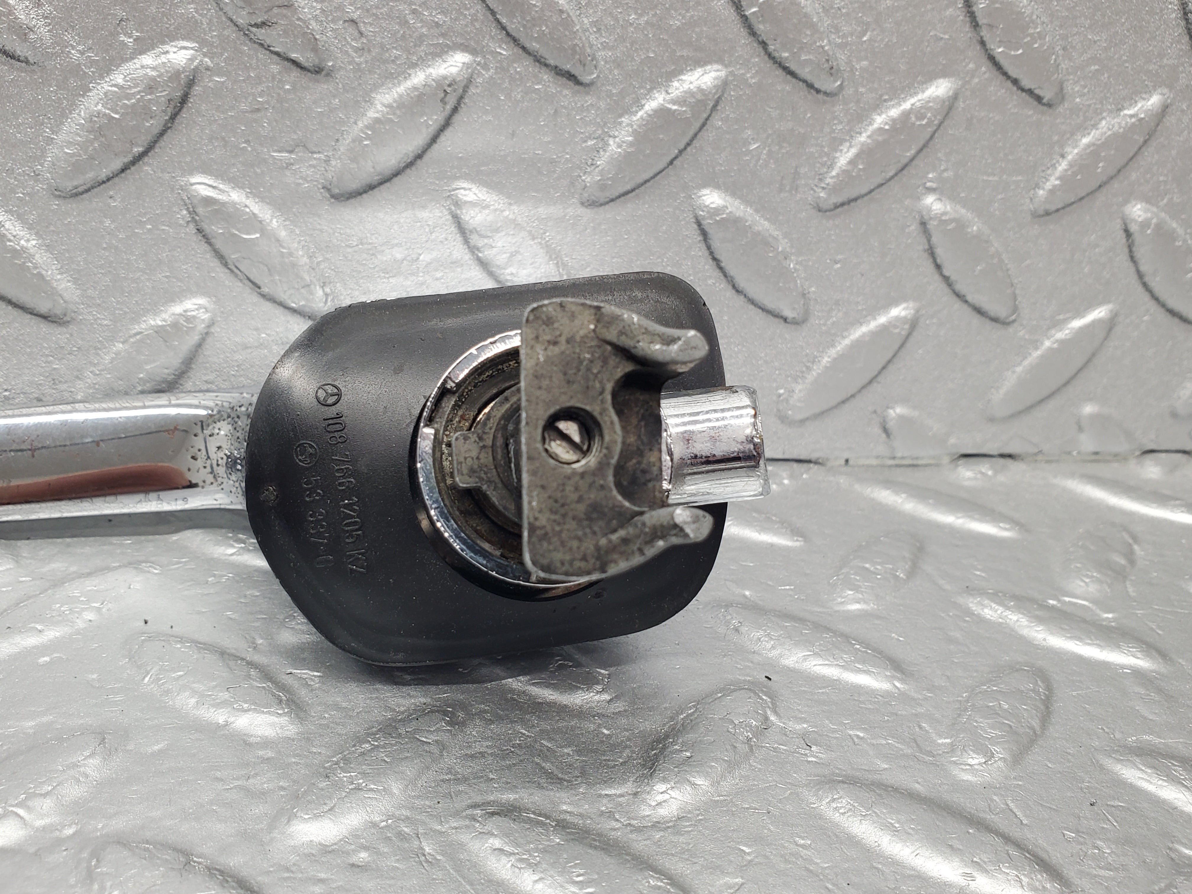 1188 Mercedes-Benz W108 280SE Door Handle Front Right No Key 1087661401