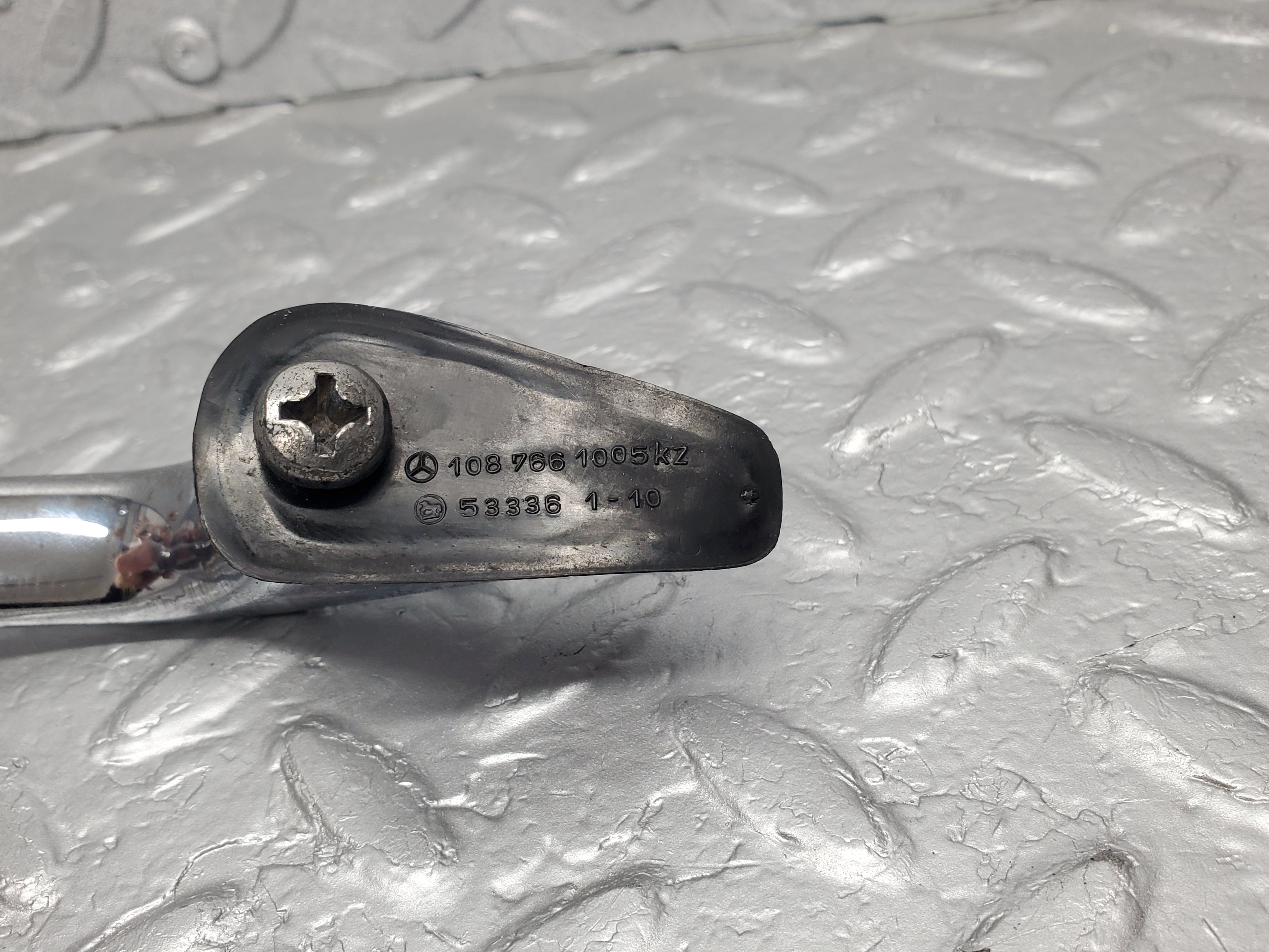 1188 Mercedes-Benz W108 280SE Door Handle Front Right No Key 1087661401