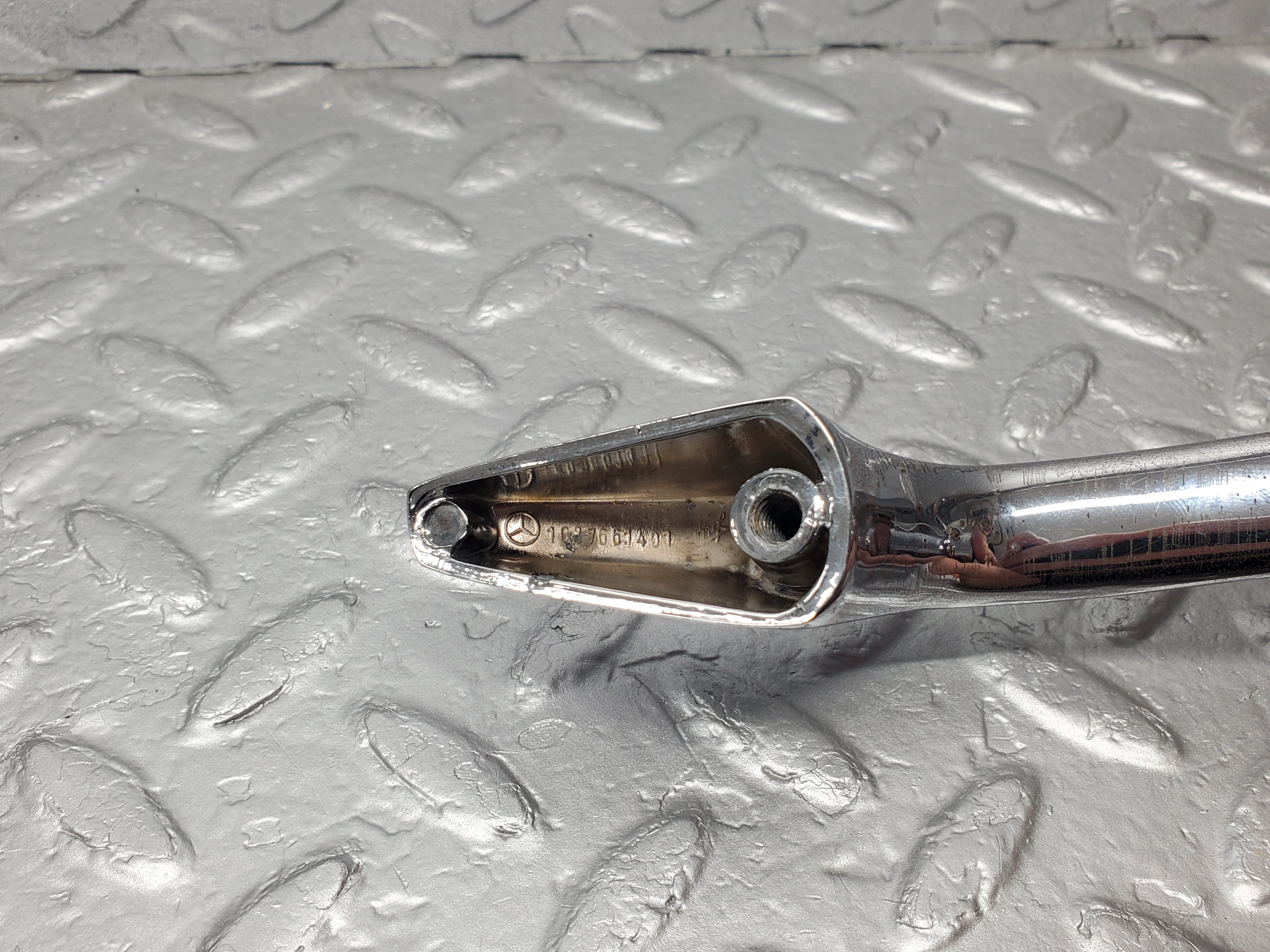 1188 Mercedes-Benz W108 280SE Door Handle Front Right No Key 1087661401