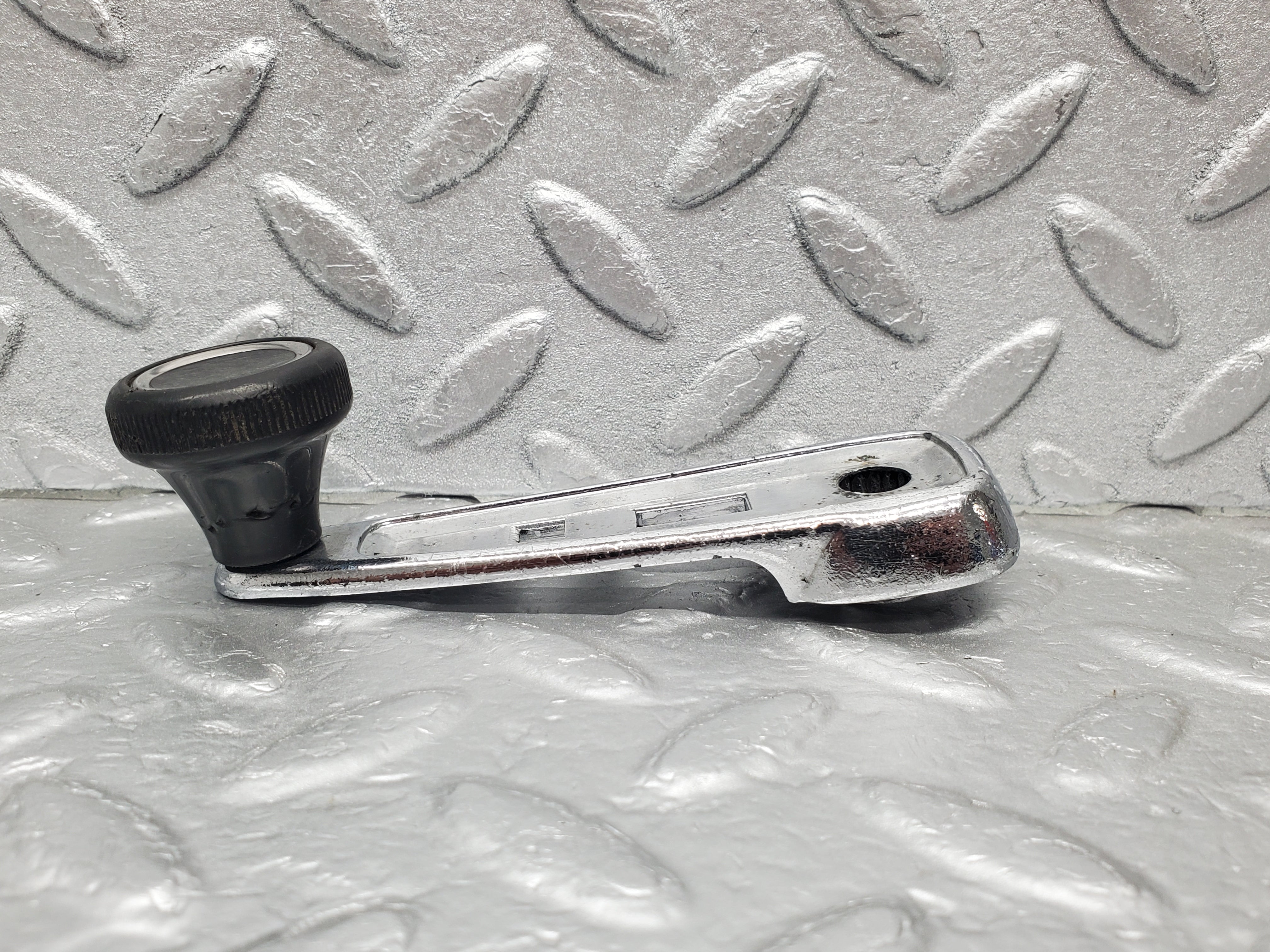 1192 Mercedes-Benz W108 280SE Window Lifter Crank Handle