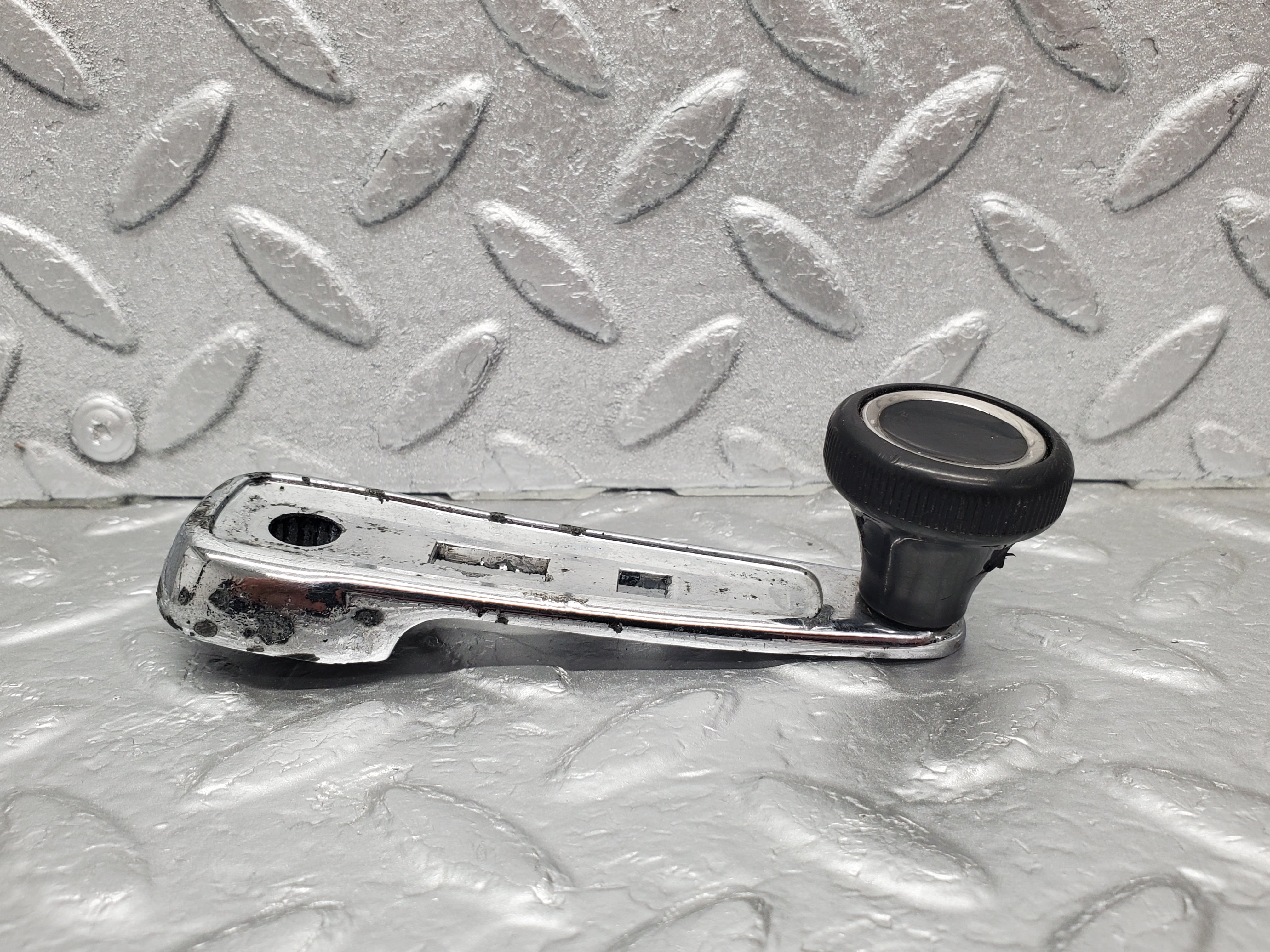 1194 Mercedes-Benz W108 280SE Window Lifter Crank Handle