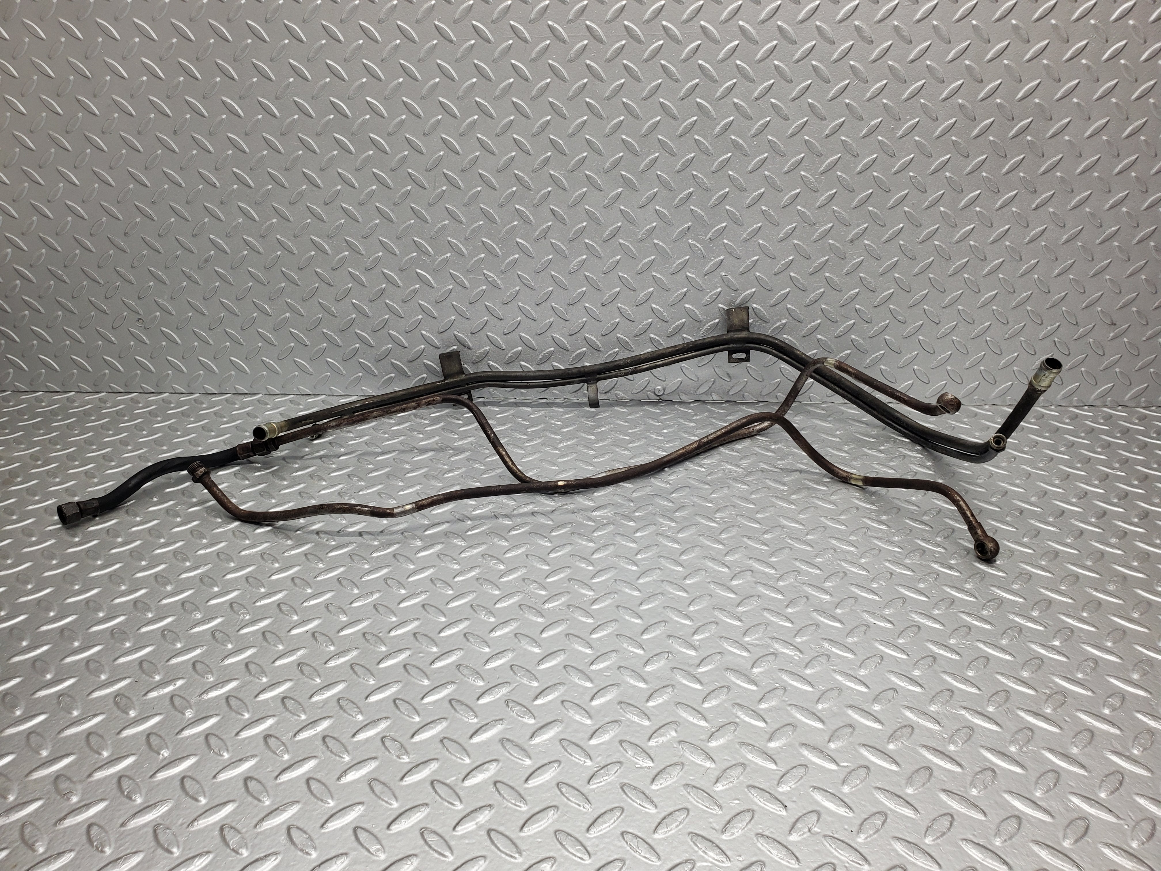 1129 Mercedes-Benz C107 350SLC Coupe Oil Hose Pipe