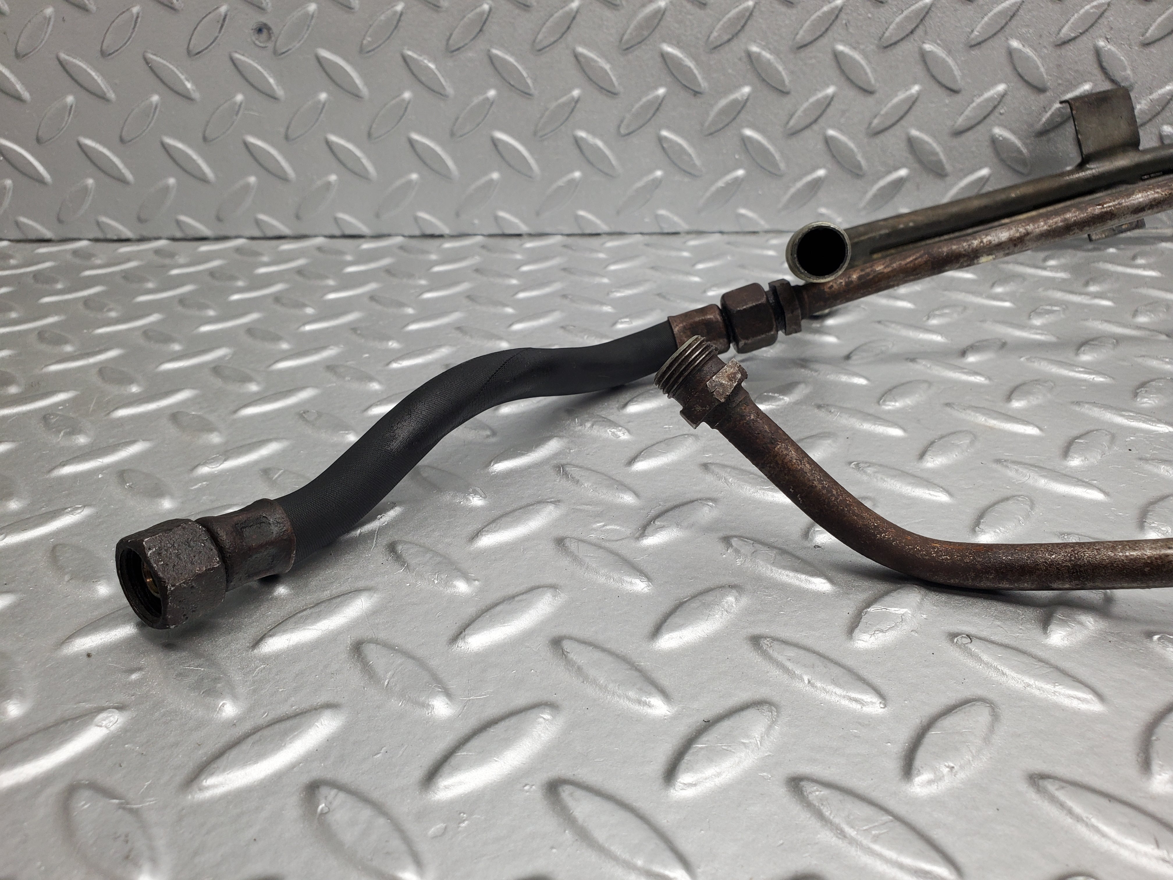 1129 Mercedes-Benz C107 350SLC Coupe Oil Hose Pipe