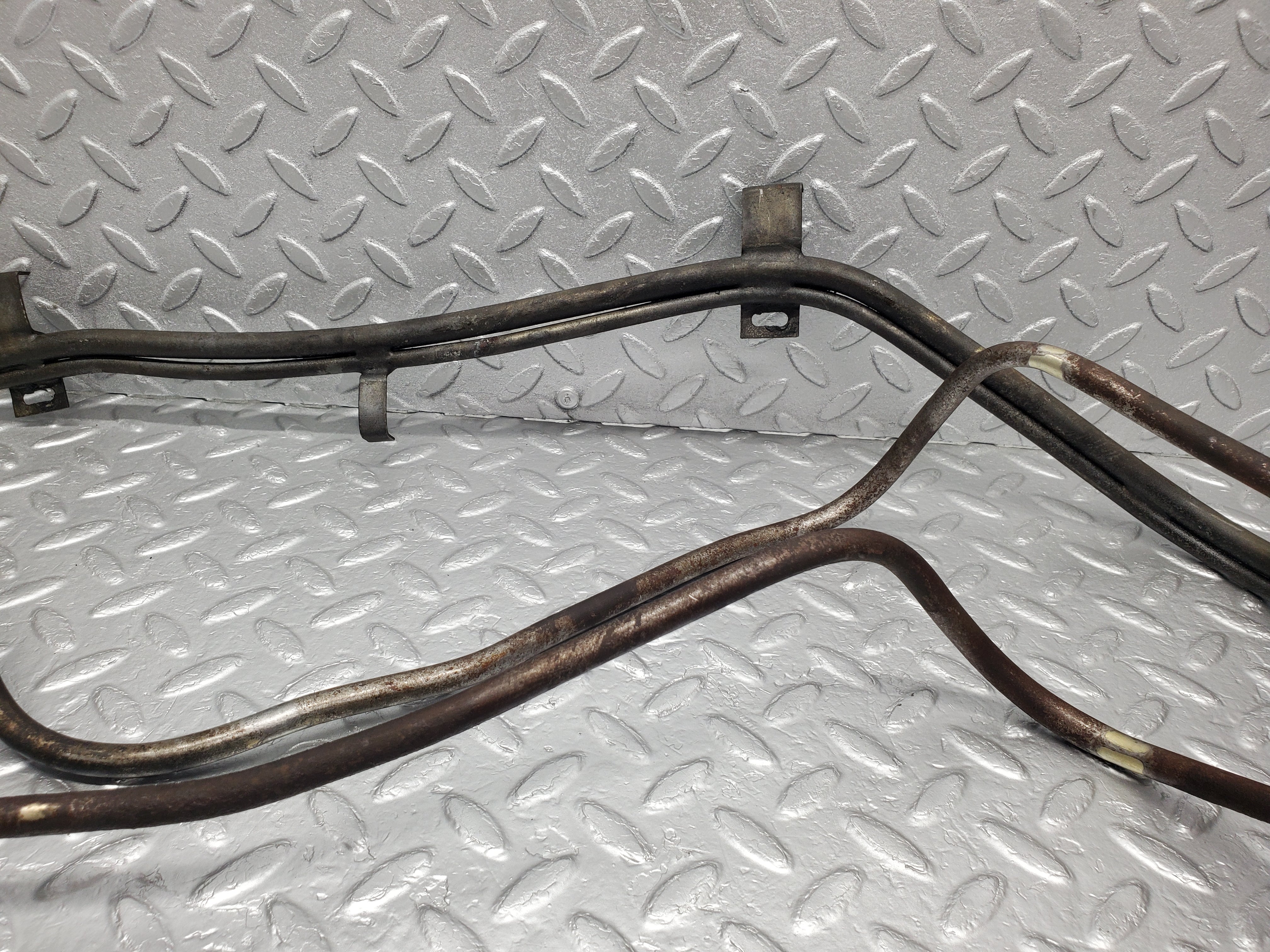 1129 Mercedes-Benz C107 350SLC Coupe Oil Hose Pipe