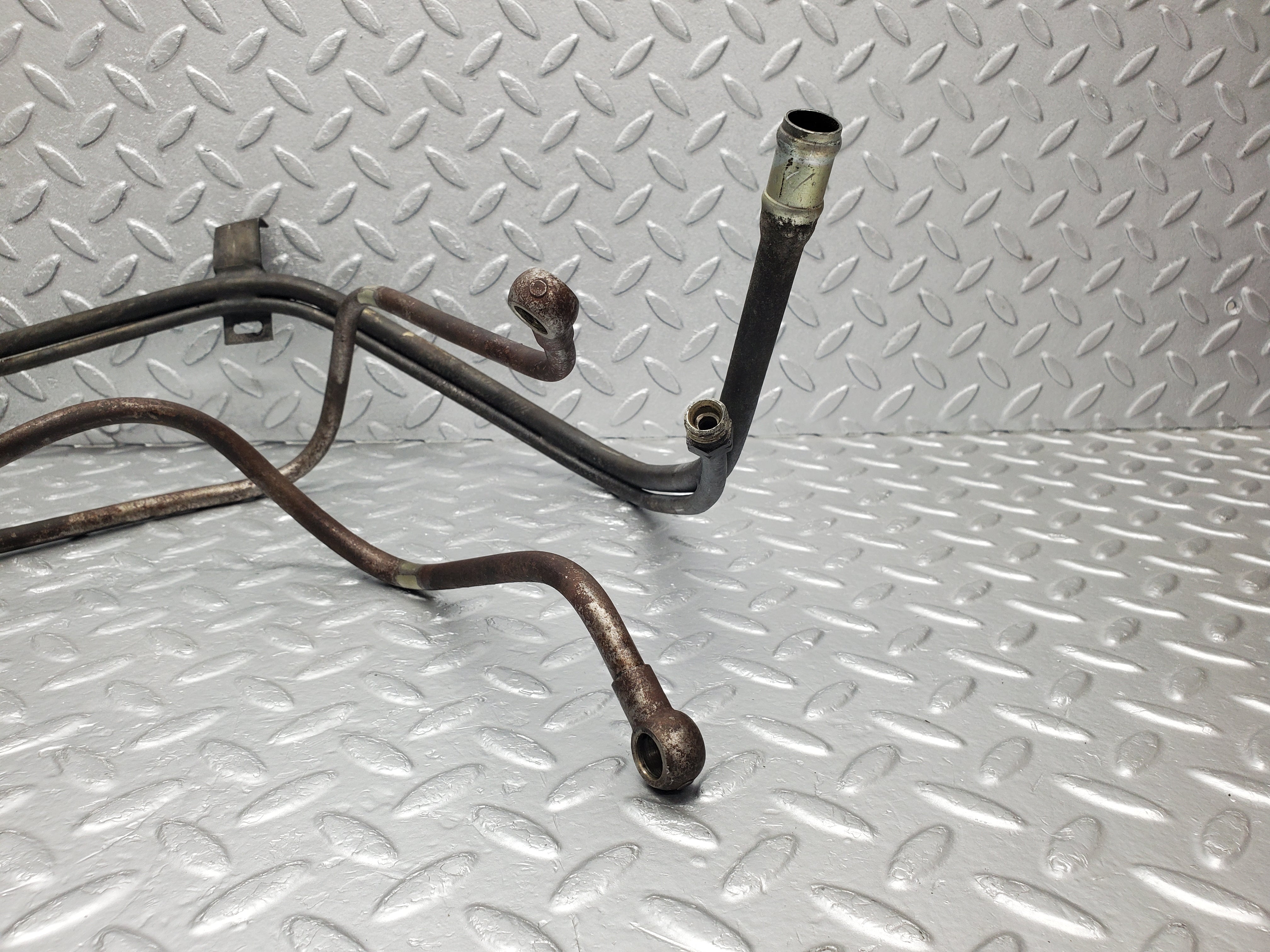 1129 Mercedes-Benz C107 350SLC Coupe Oil Hose Pipe