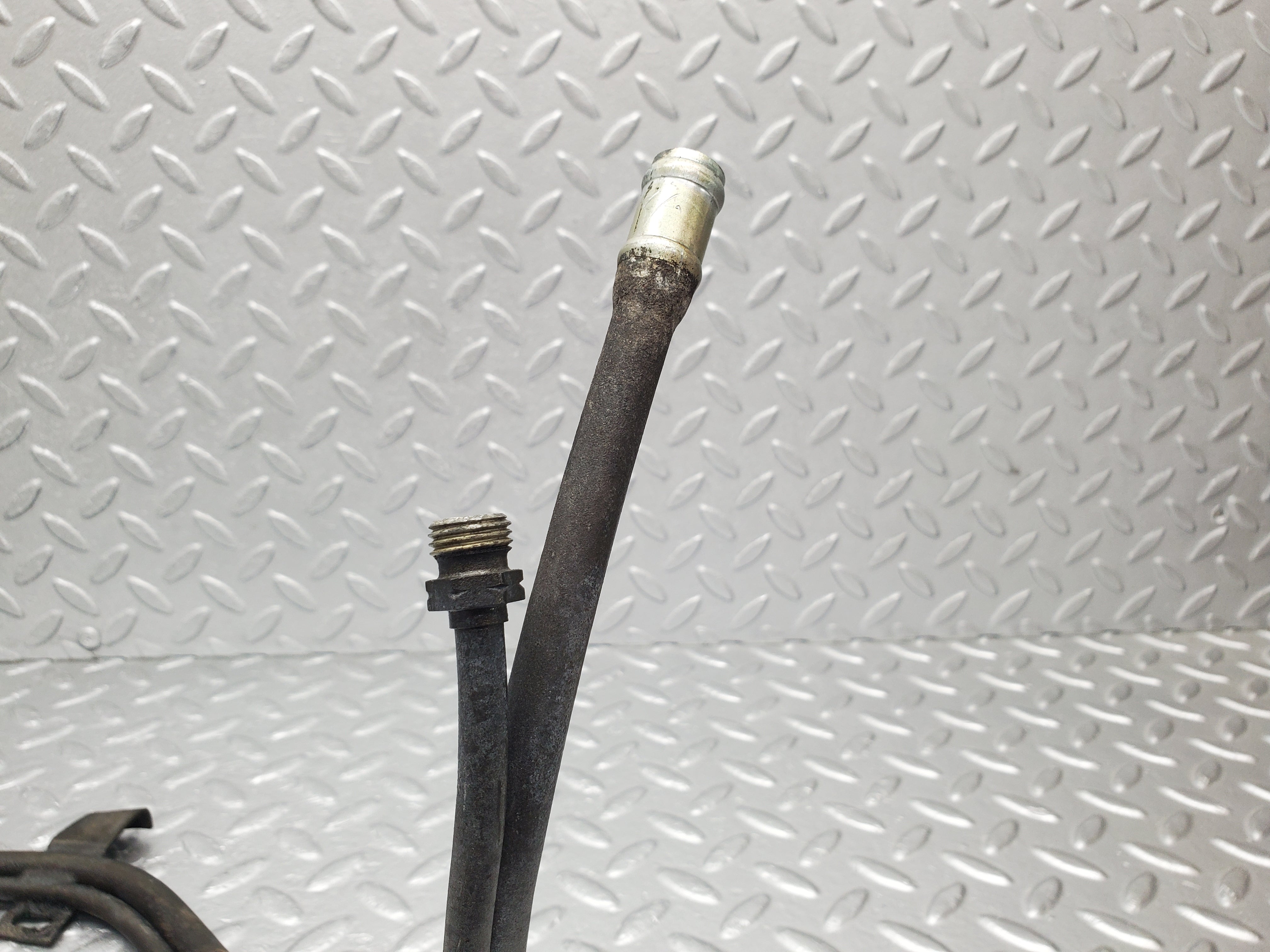 1129 Mercedes-Benz C107 350SLC Coupe Oil Hose Pipe