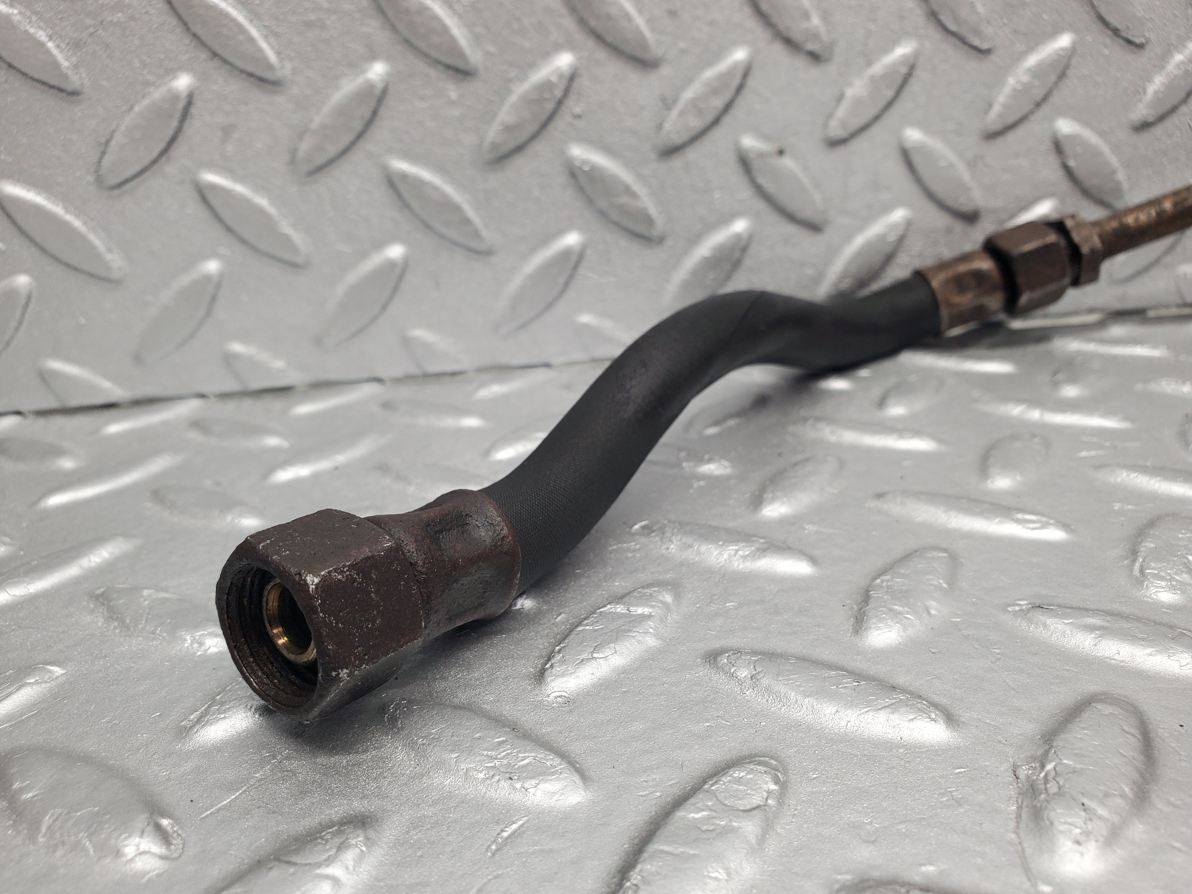 1129 Mercedes-Benz C107 350SLC Coupe Oil Hose Pipe
