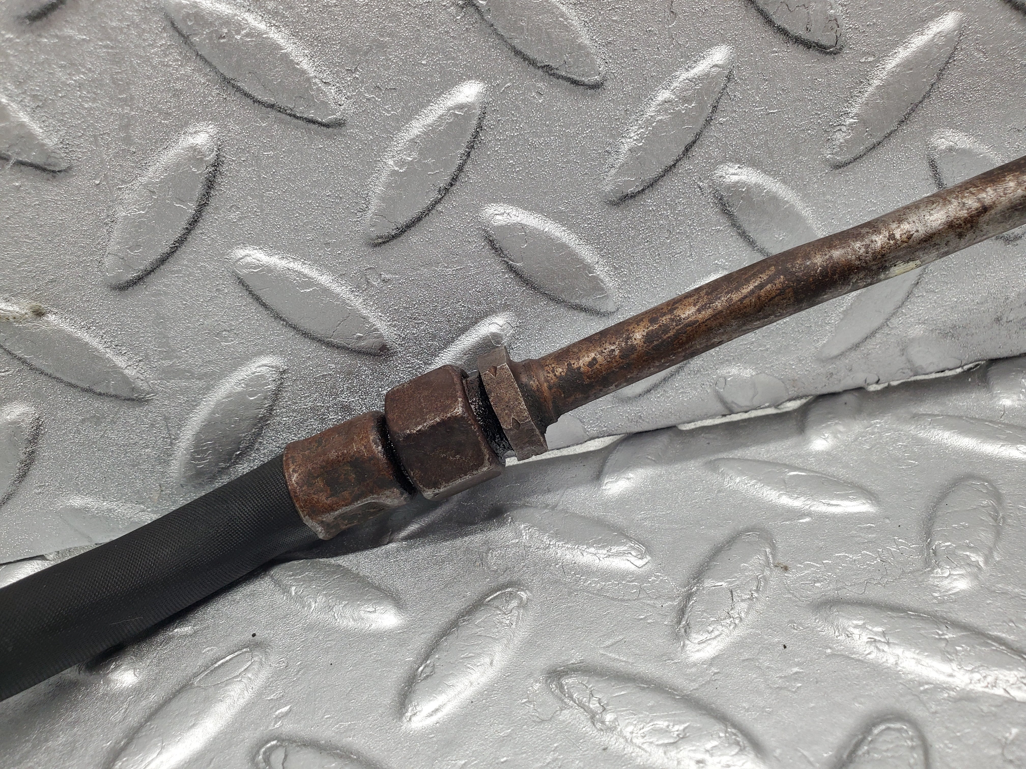 1129 Mercedes-Benz C107 350SLC Coupe Oil Hose Pipe