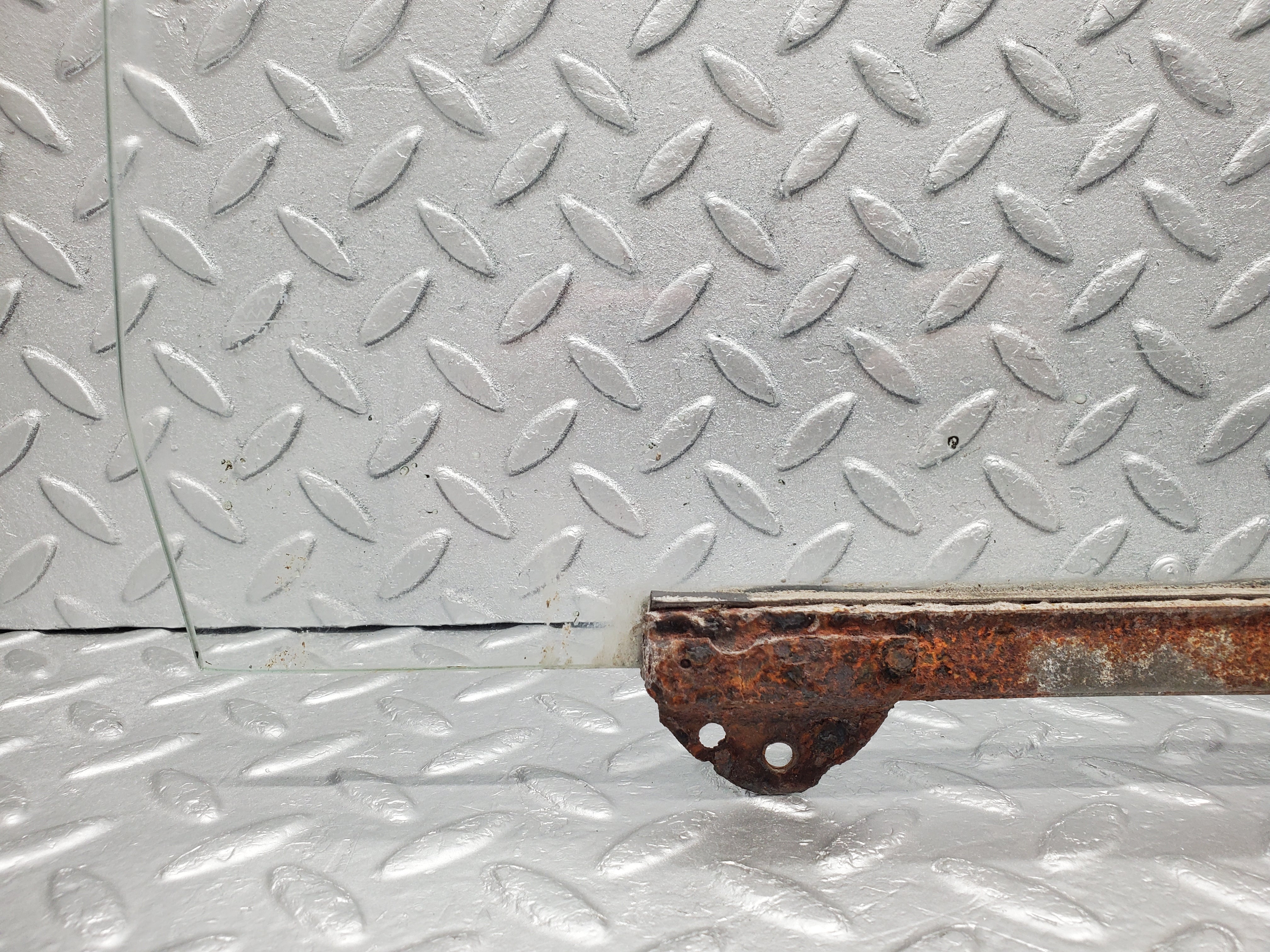 1227 Mercedes-Benz W108 280SE Door Window Glass Rear Right