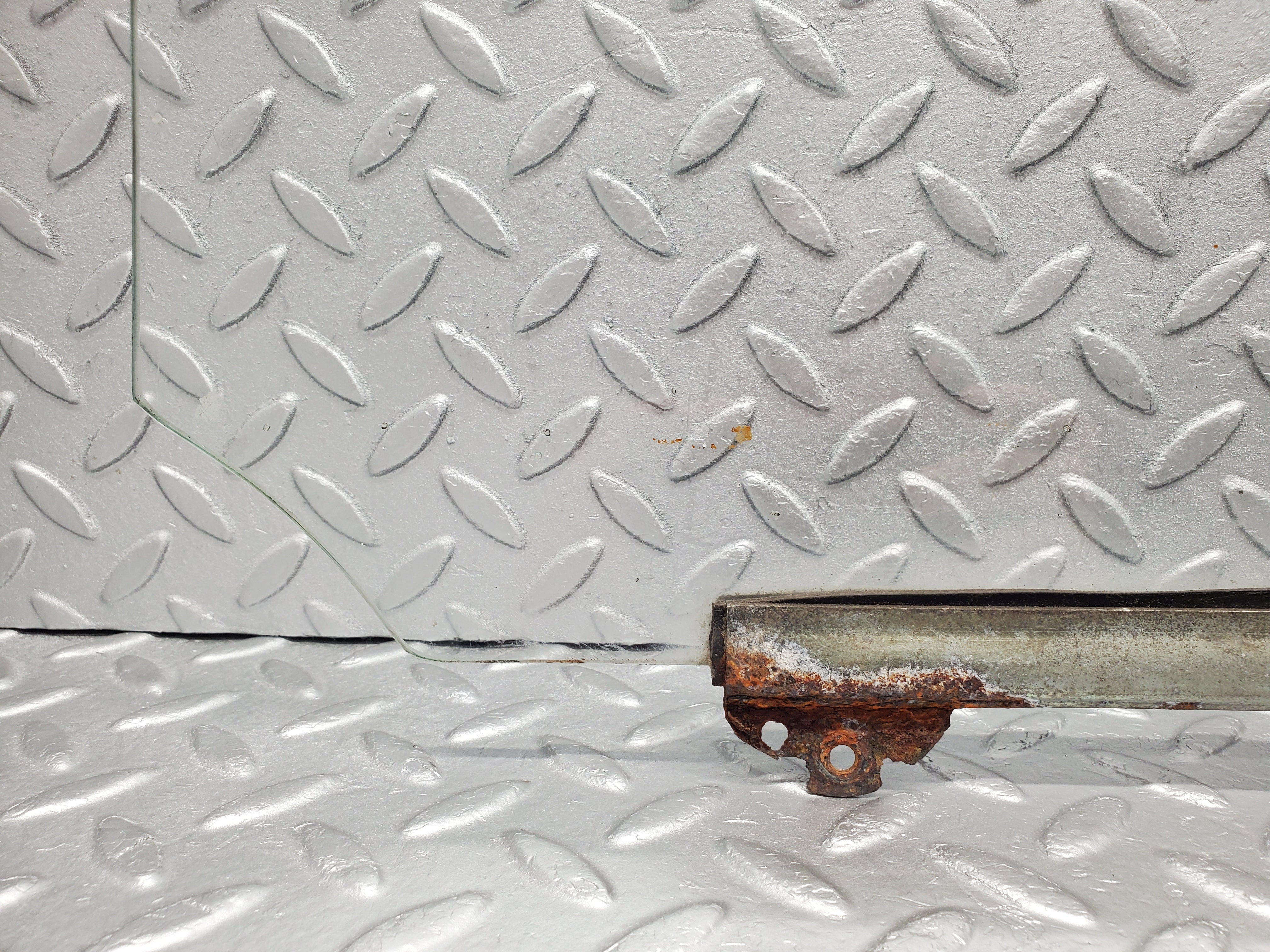 1227 Mercedes-Benz W108 280SE Door Window Glass Rear Right