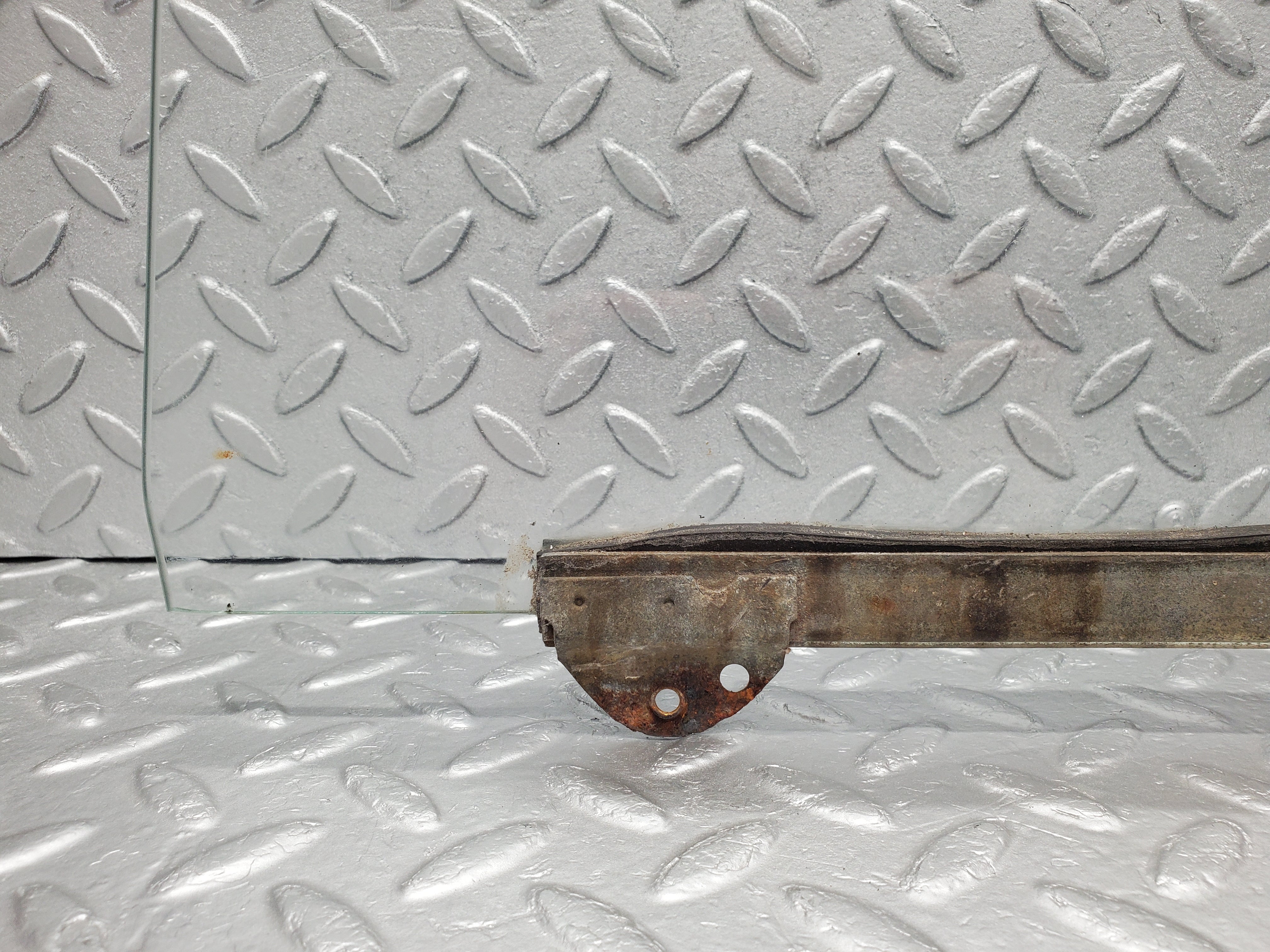 1228 Mercedes-Benz W108 280SE Door Window Glass Front Left