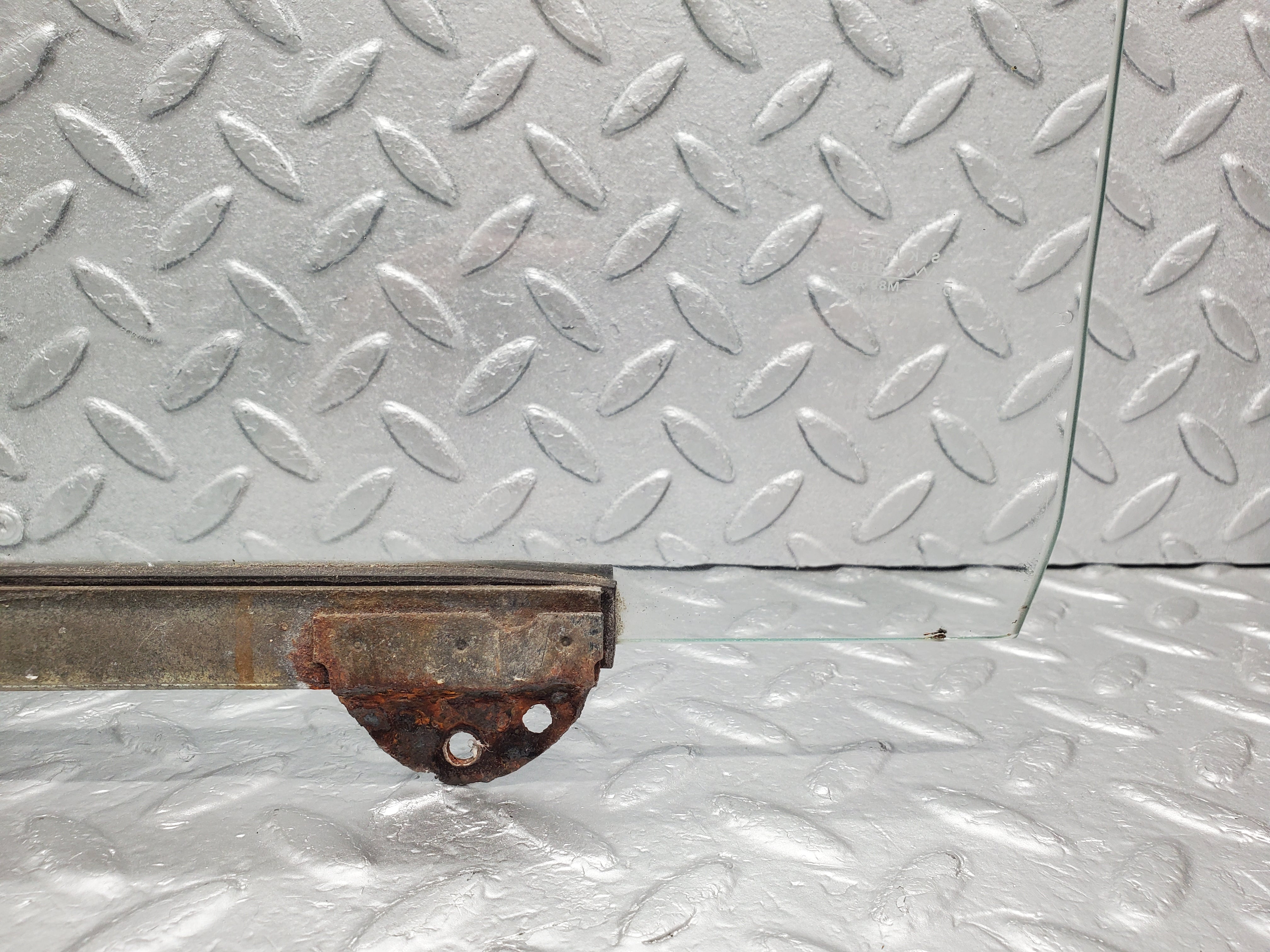 1228 Mercedes-Benz W108 280SE Door Window Glass Front Left