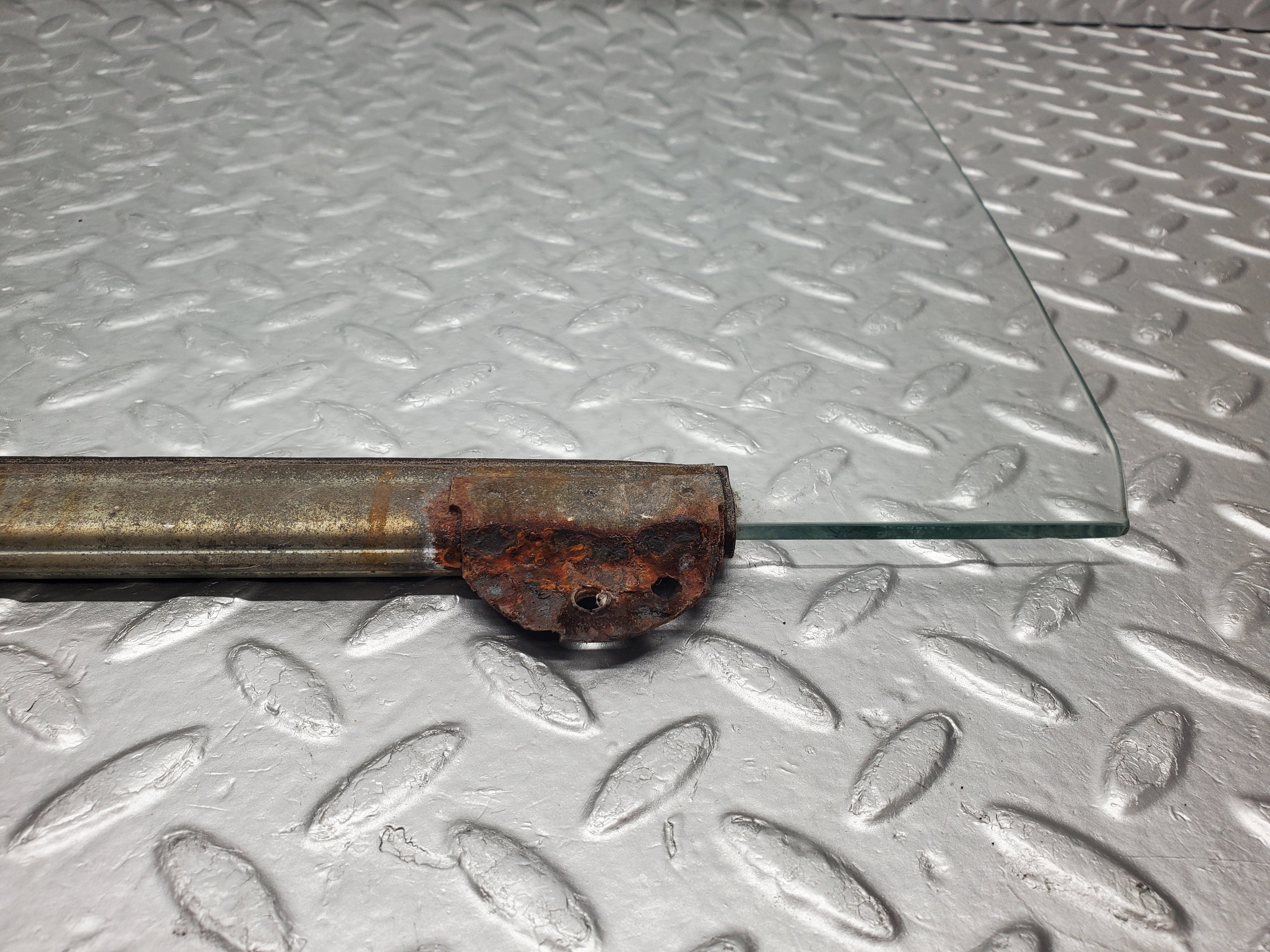 1228 Mercedes-Benz W108 280SE Door Window Glass Front Left