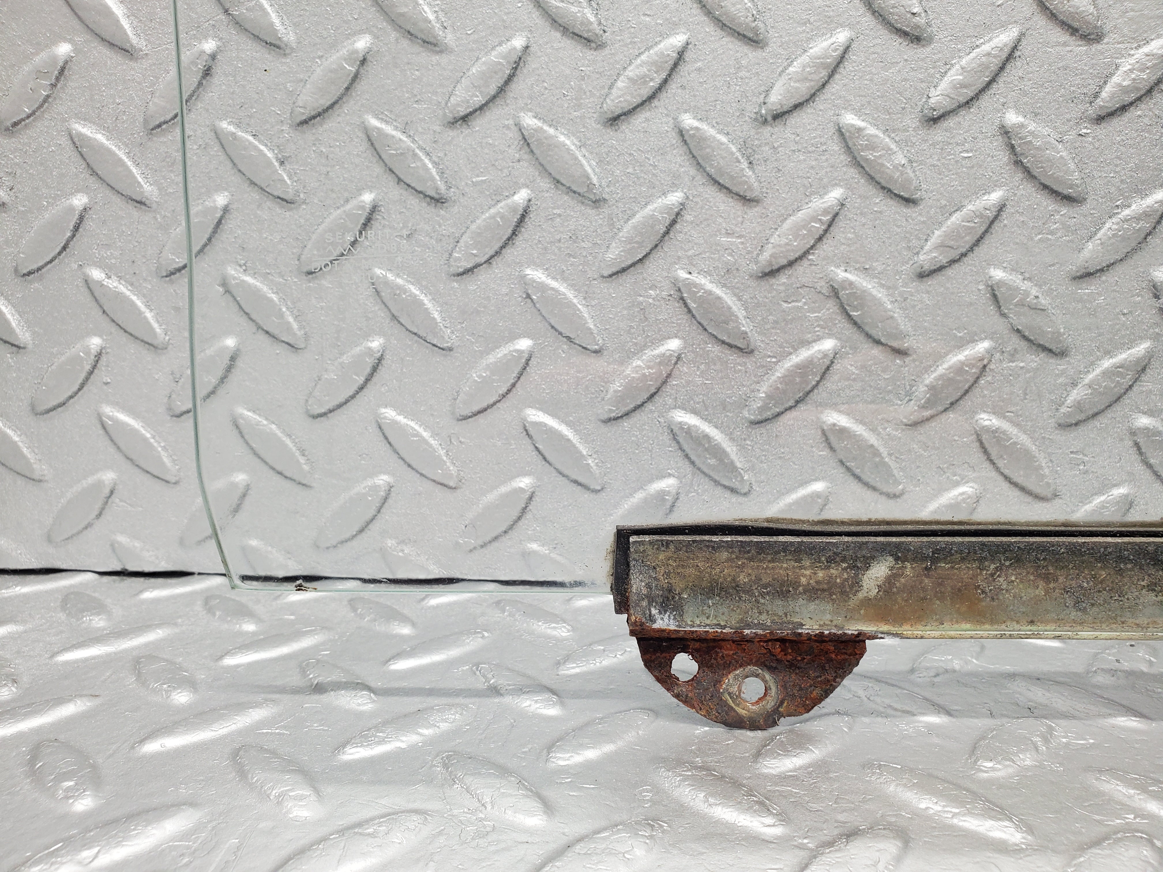 1228 Mercedes-Benz W108 280SE Door Window Glass Front Left