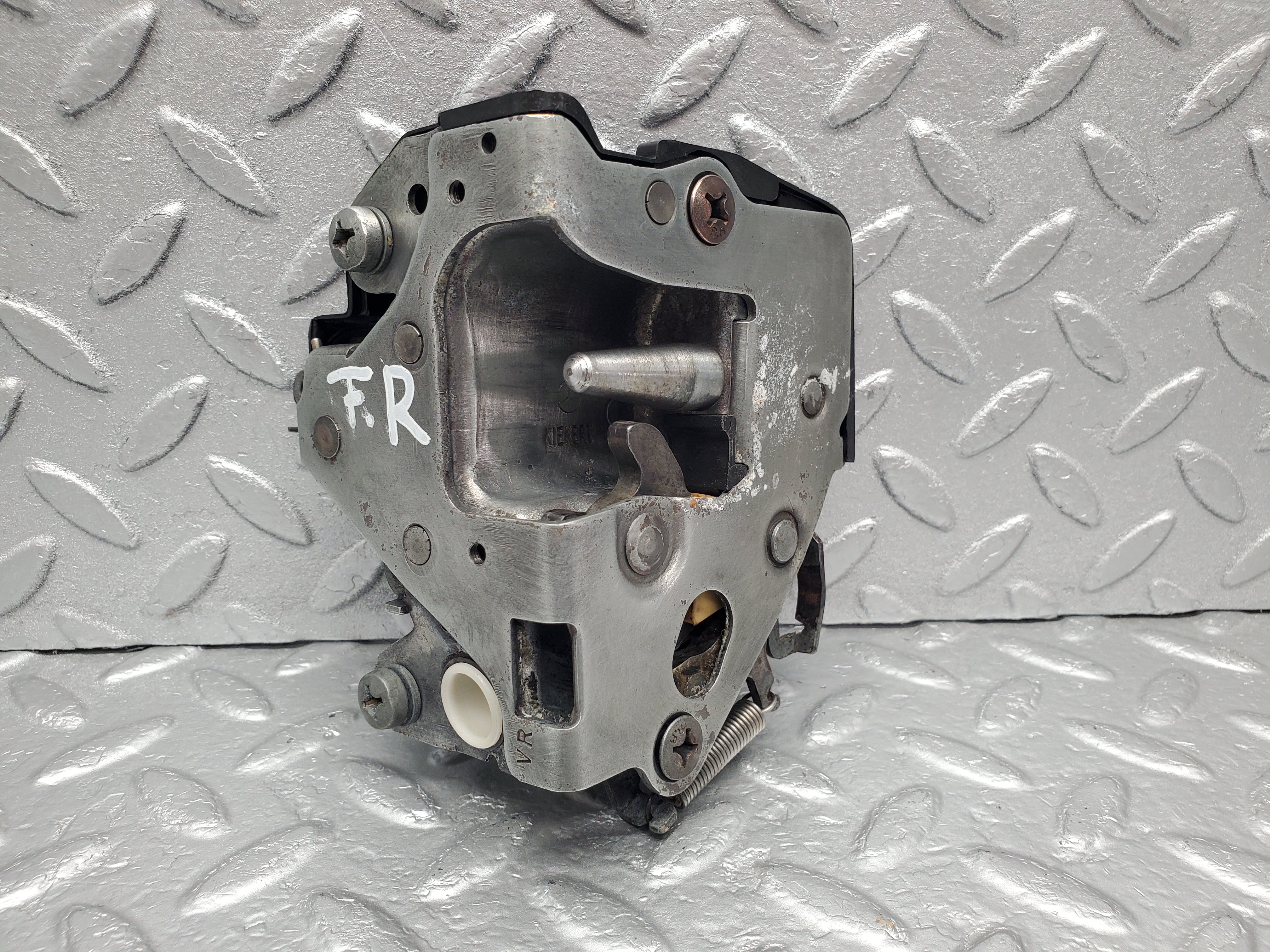 1281 Mercedes-Benz V123 240D Door Lock Mechanism Front Right 1237230208