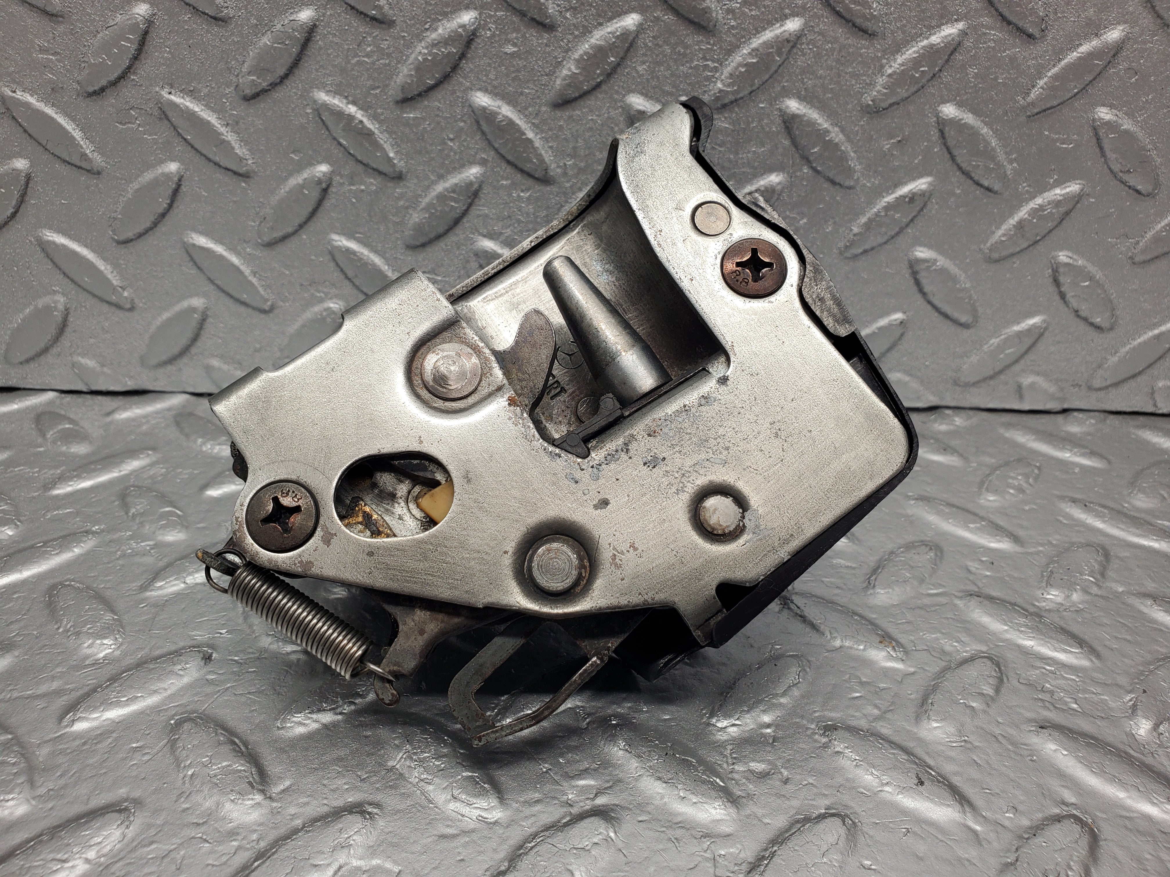 1281 Mercedes-Benz V123 240D Door Lock Mechanism Front Right 1237230208