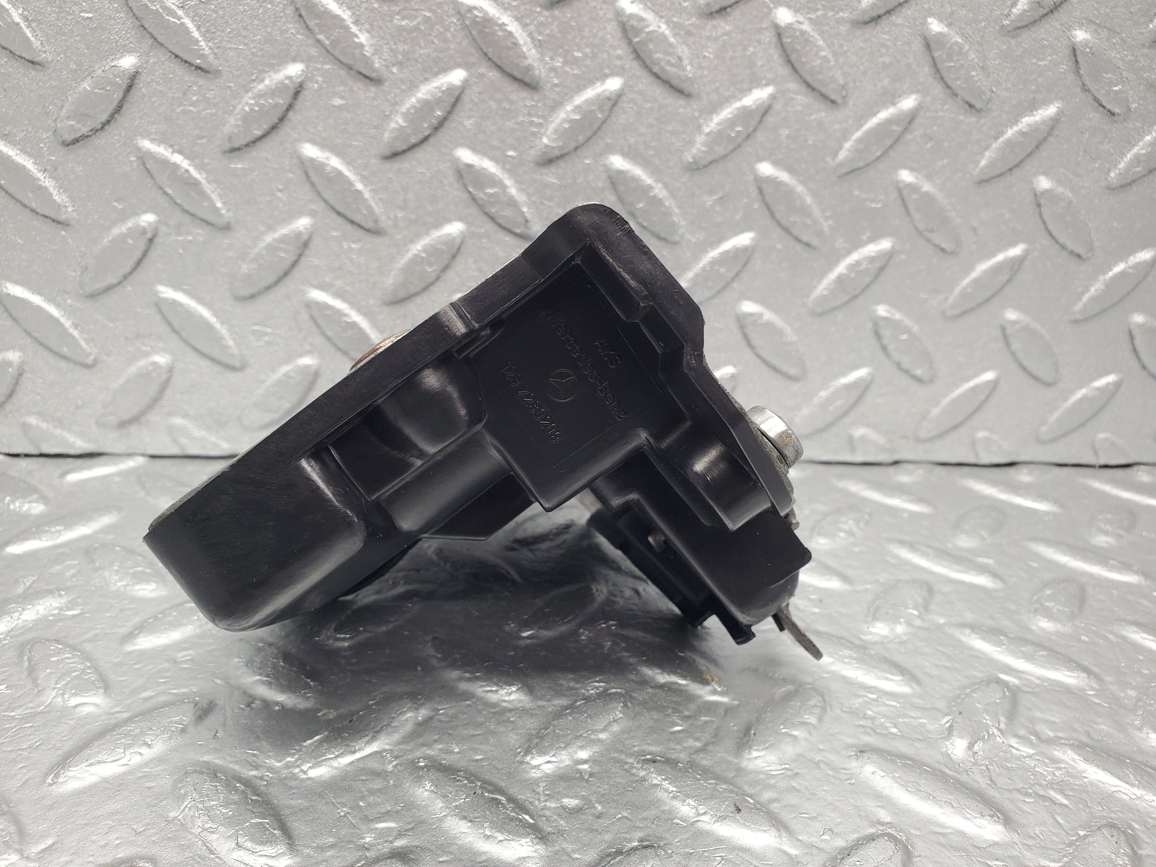 1281 Mercedes-Benz V123 240D Door Lock Mechanism Front Right 1237230208