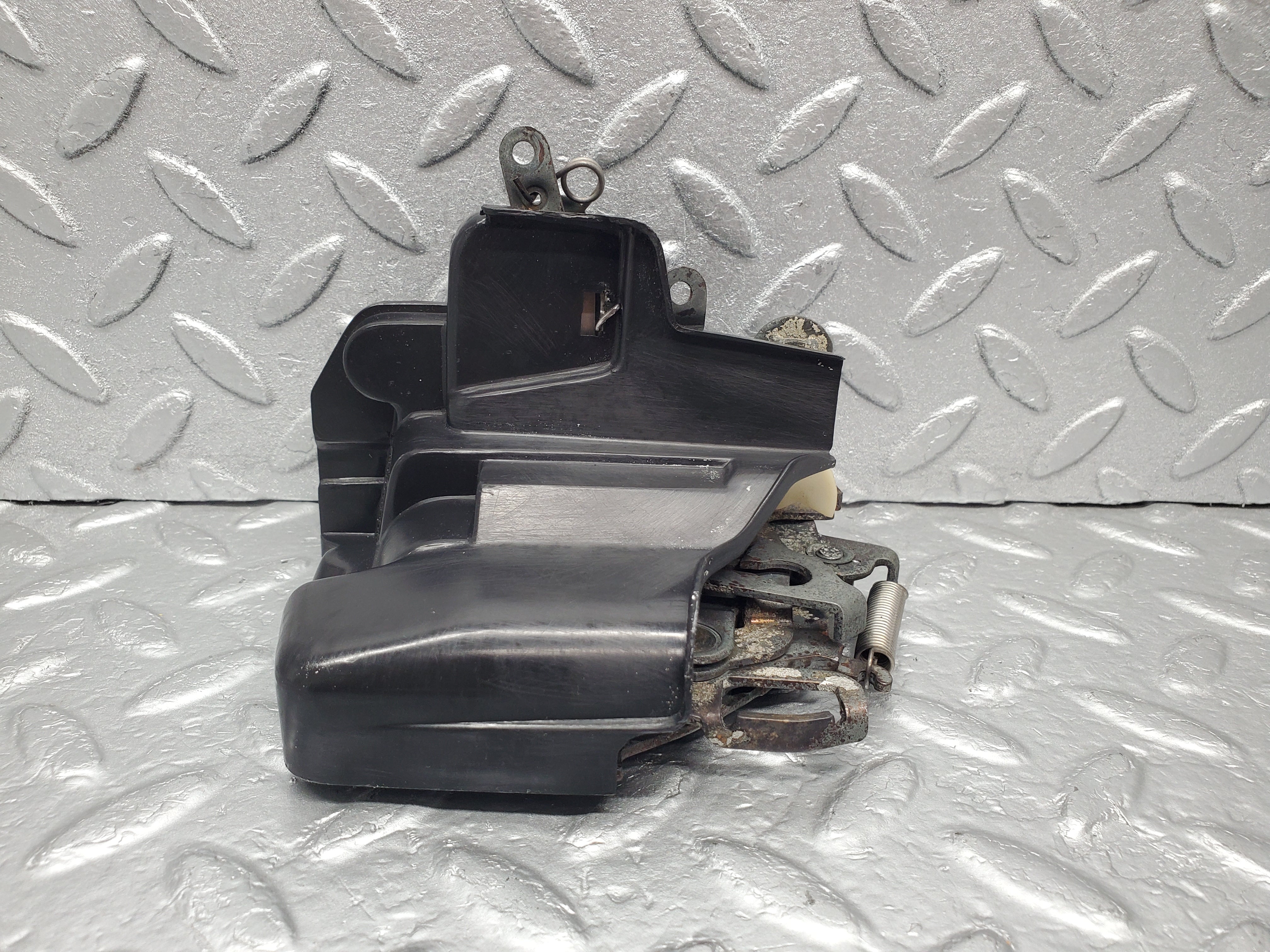 1281 Mercedes-Benz V123 240D Door Lock Mechanism Front Right 1237230208
