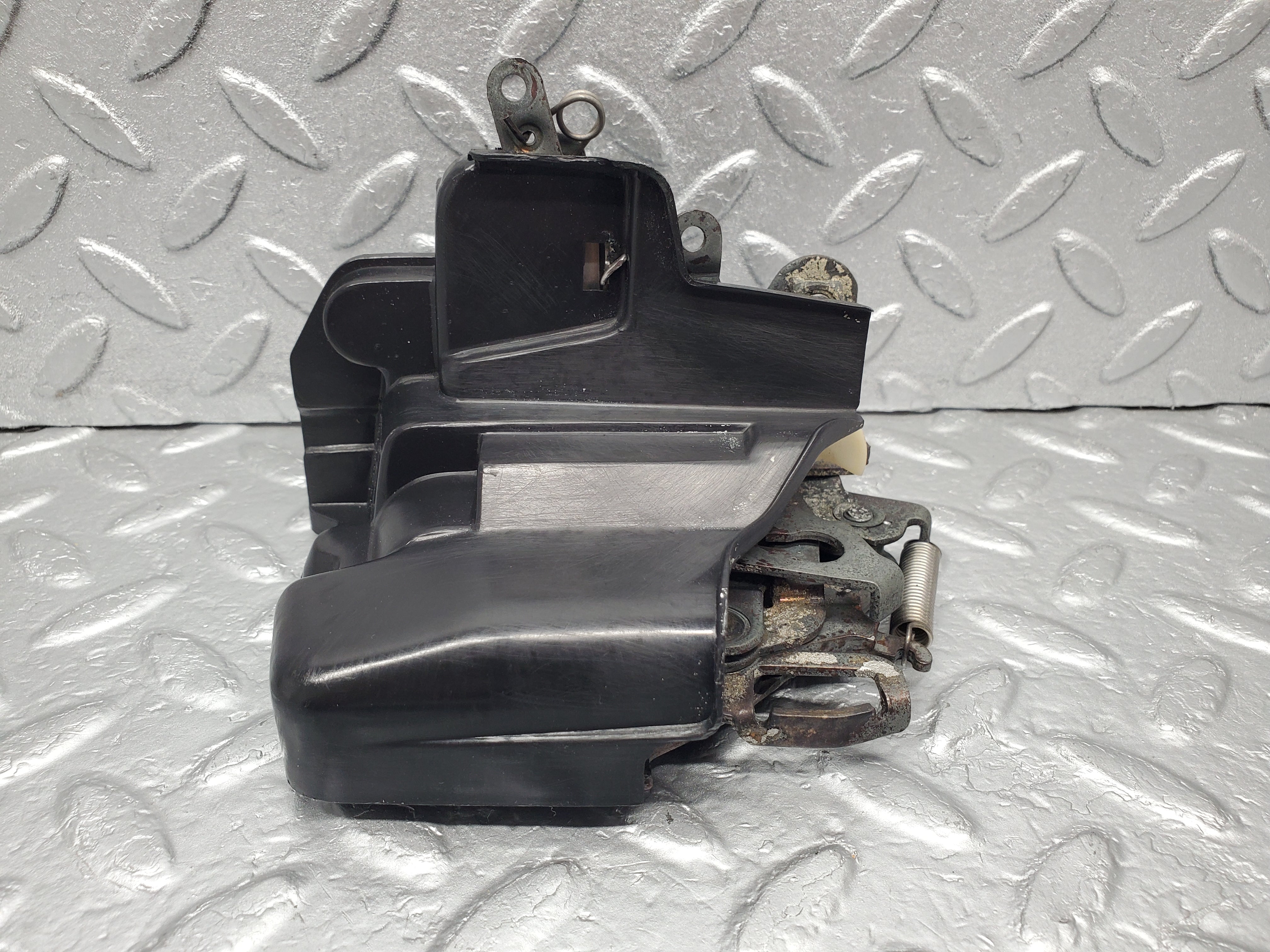 1281 Mercedes-Benz V123 240D Door Lock Mechanism Front Right 1237230208