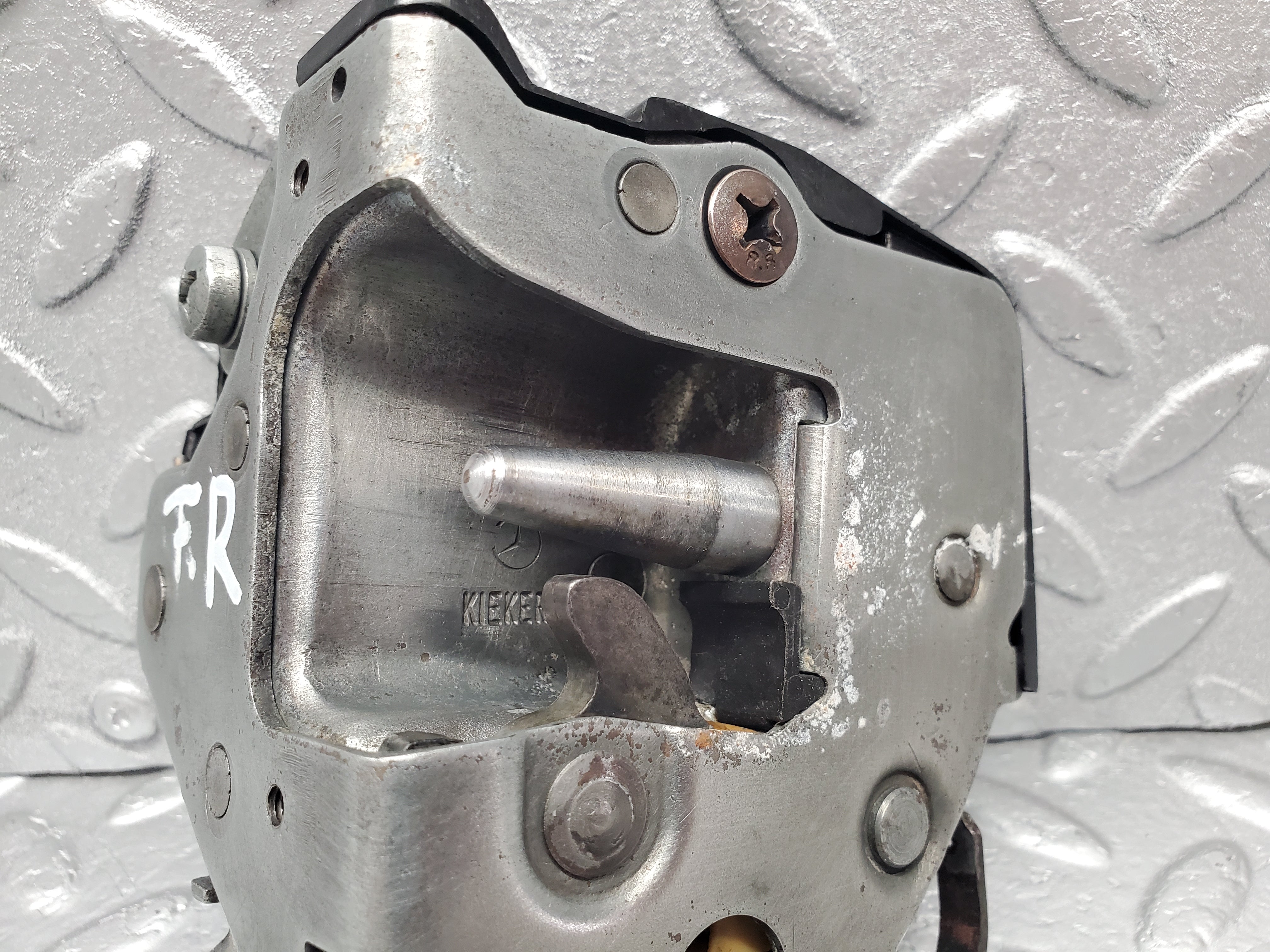 1281 Mercedes-Benz V123 240D Door Lock Mechanism Front Right 1237230208