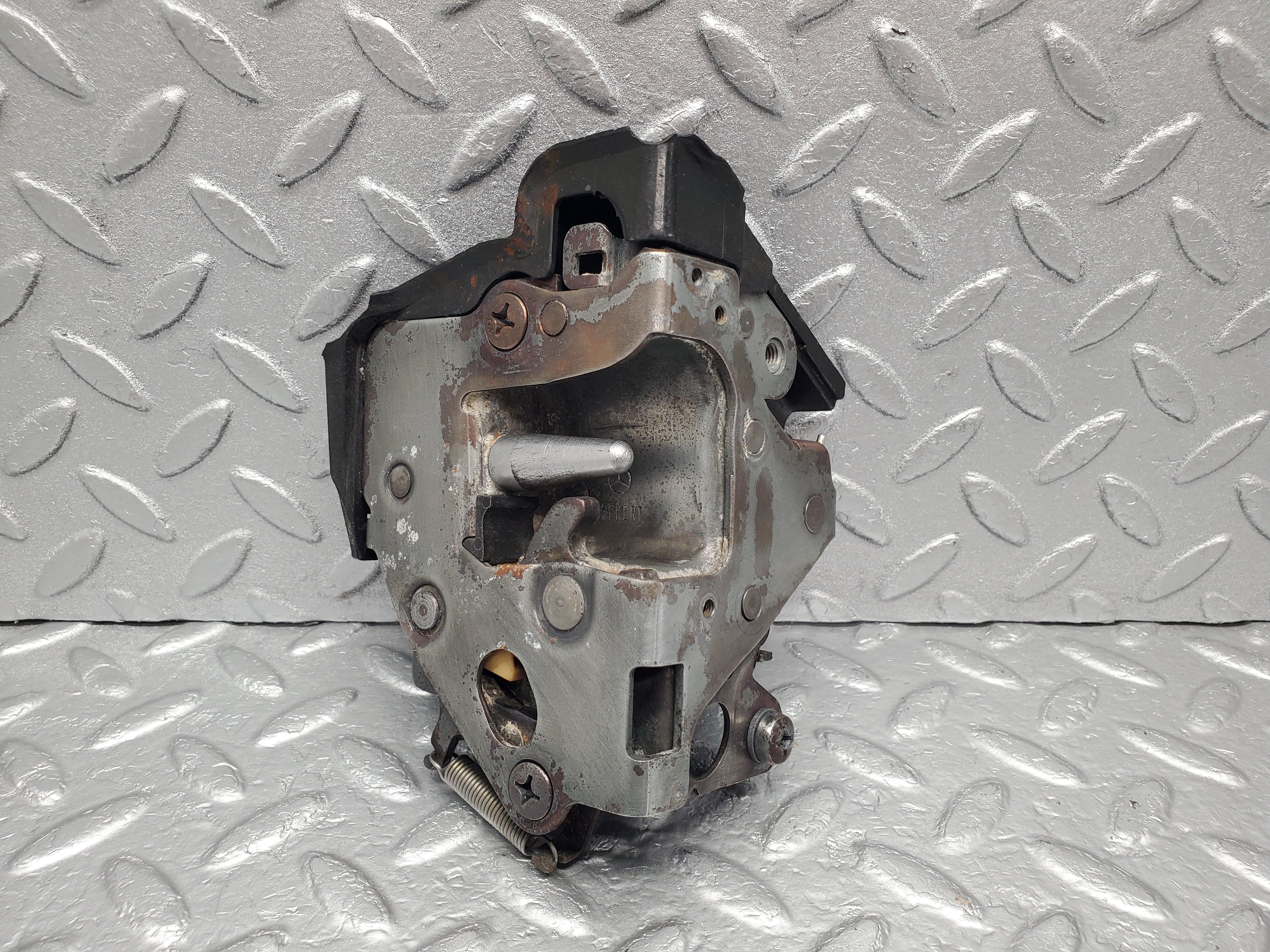 1283 Mercedes-Benz V123 240D LWB Door Lock Mechanism Rear Left 1237330108