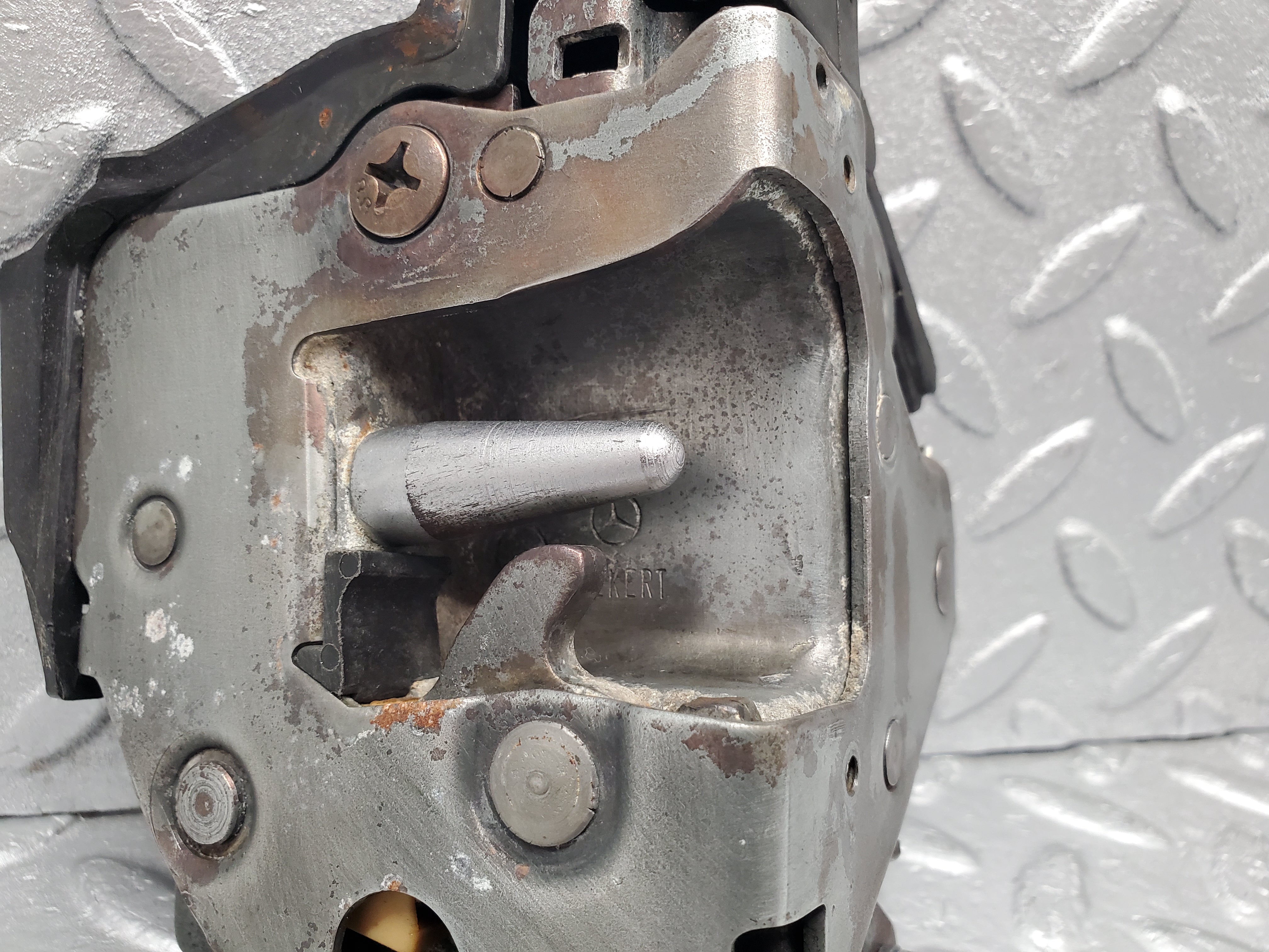 1283 Mercedes-Benz V123 240D LWB Door Lock Mechanism Rear Left 1237330108