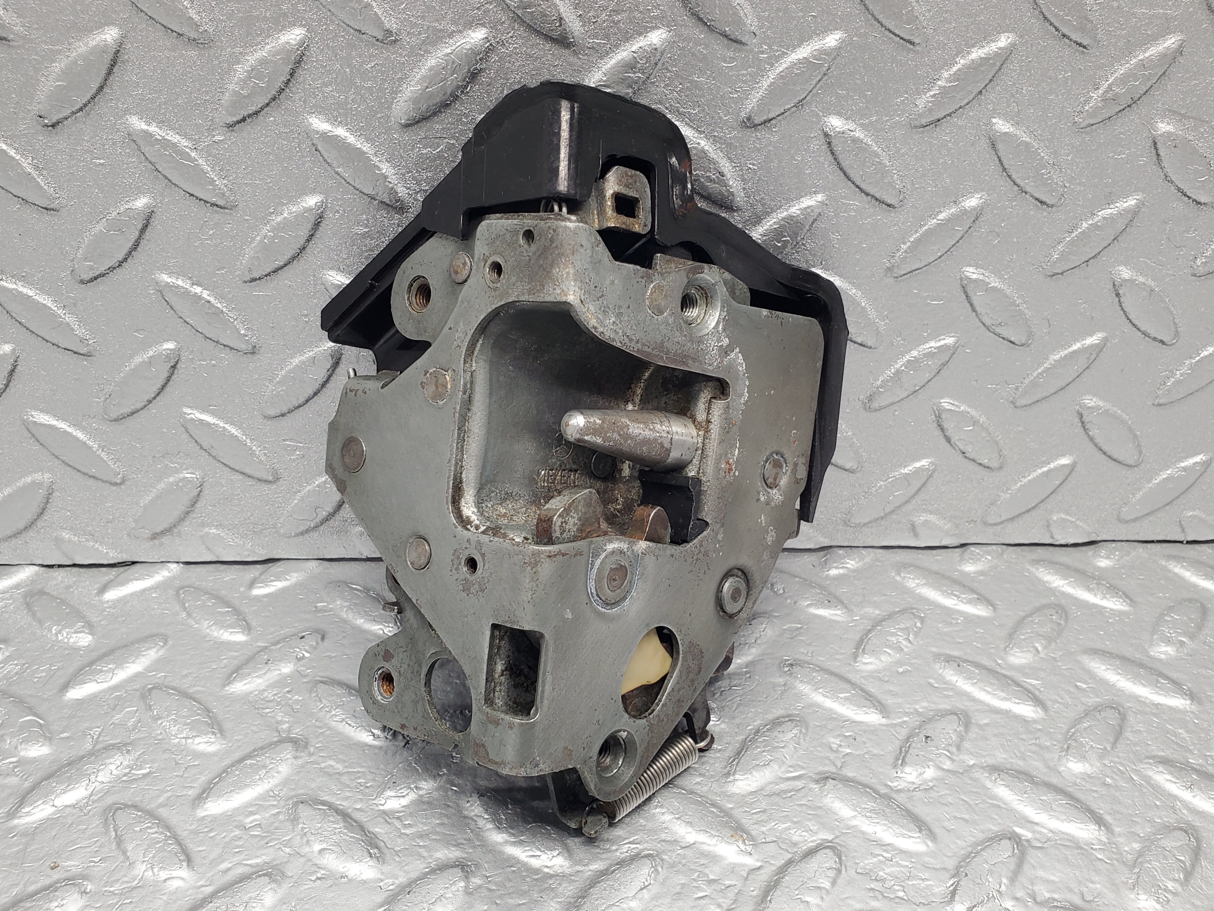 1284 Mercedes-Benz V123 240D Door Lock Mechanism Rear Right 1237330208