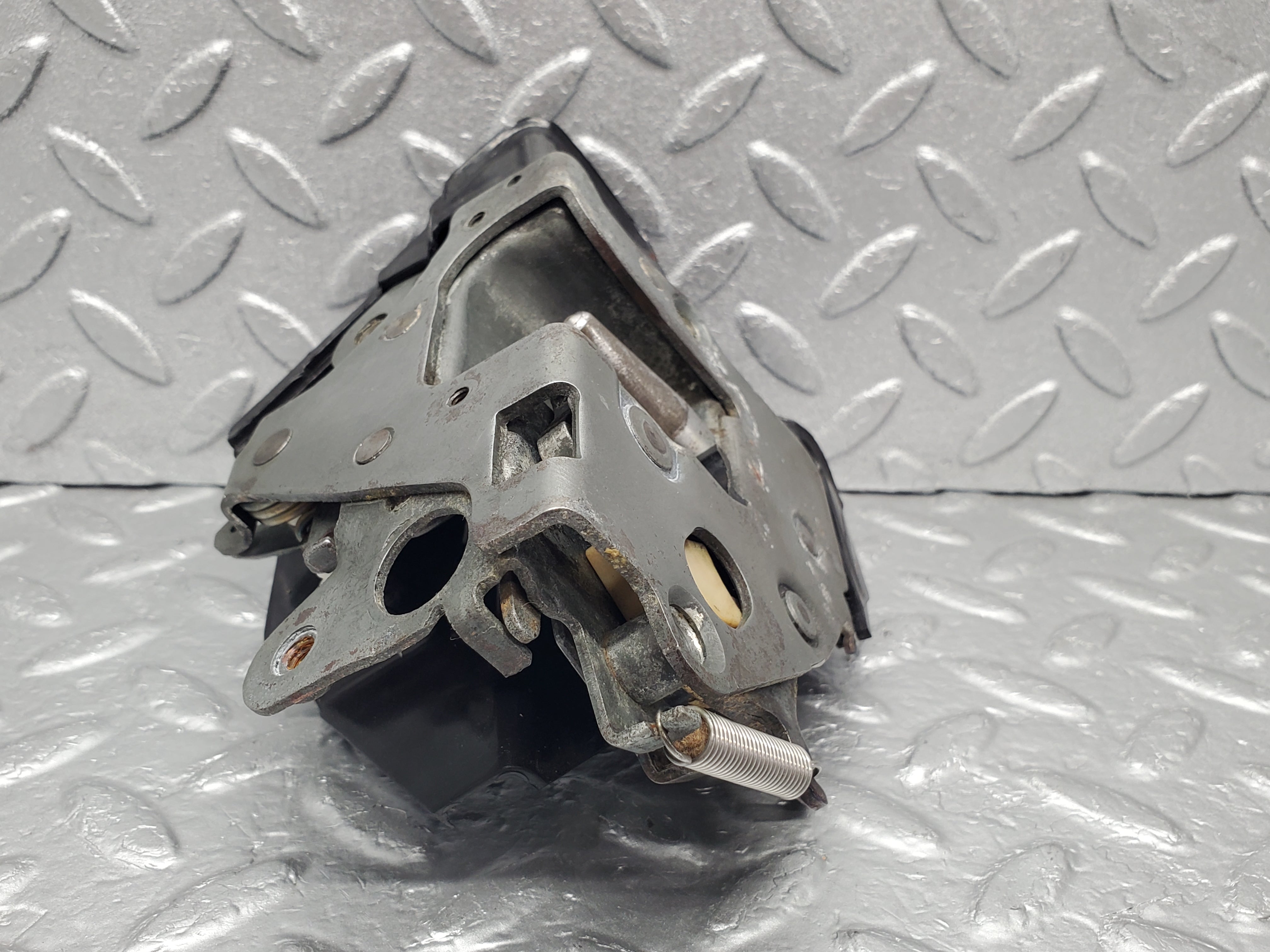 1284 Mercedes-Benz V123 240D Door Lock Mechanism Rear Right 1237330208