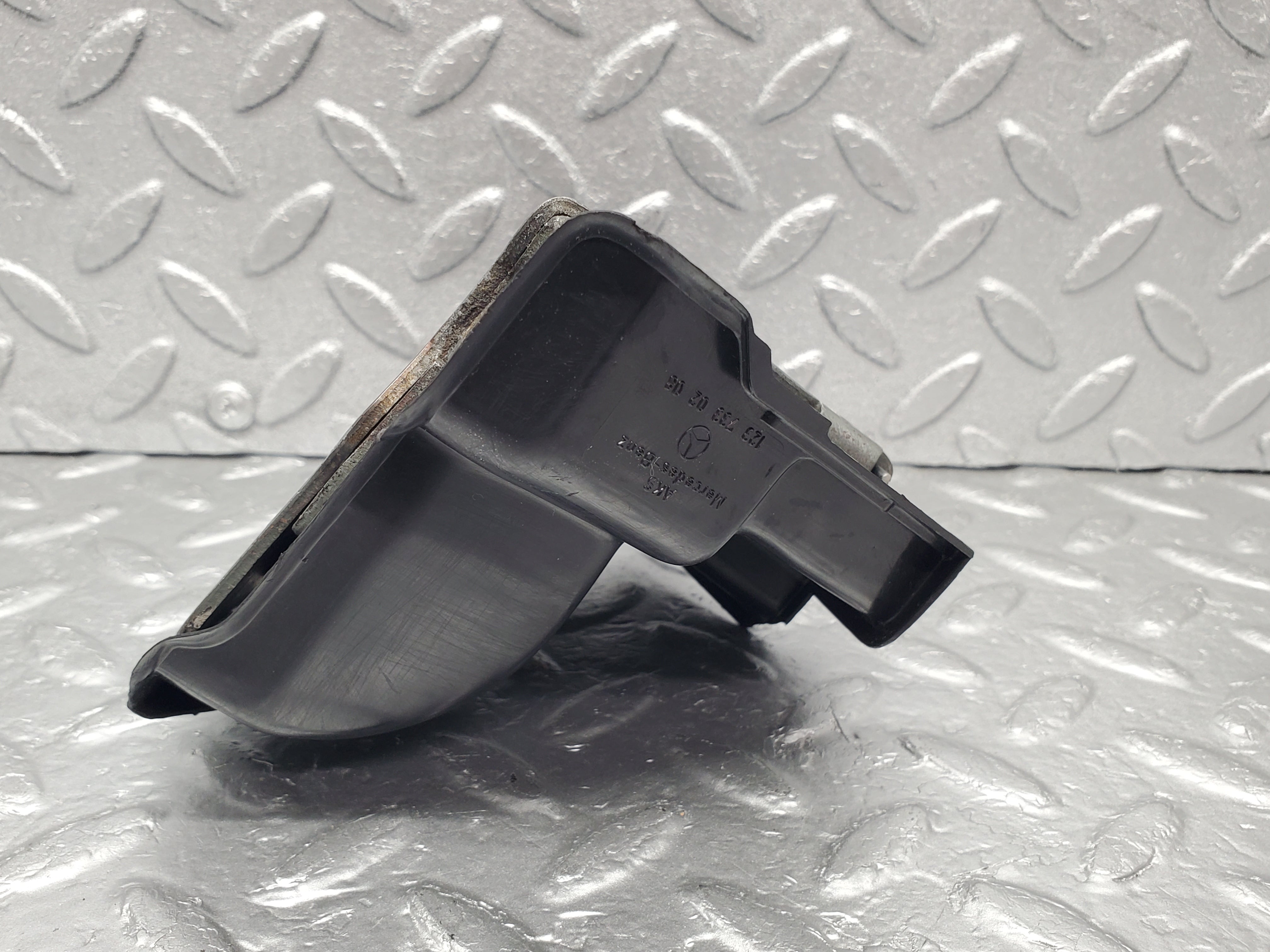 1284 Mercedes-Benz V123 240D Door Lock Mechanism Rear Right 1237330208