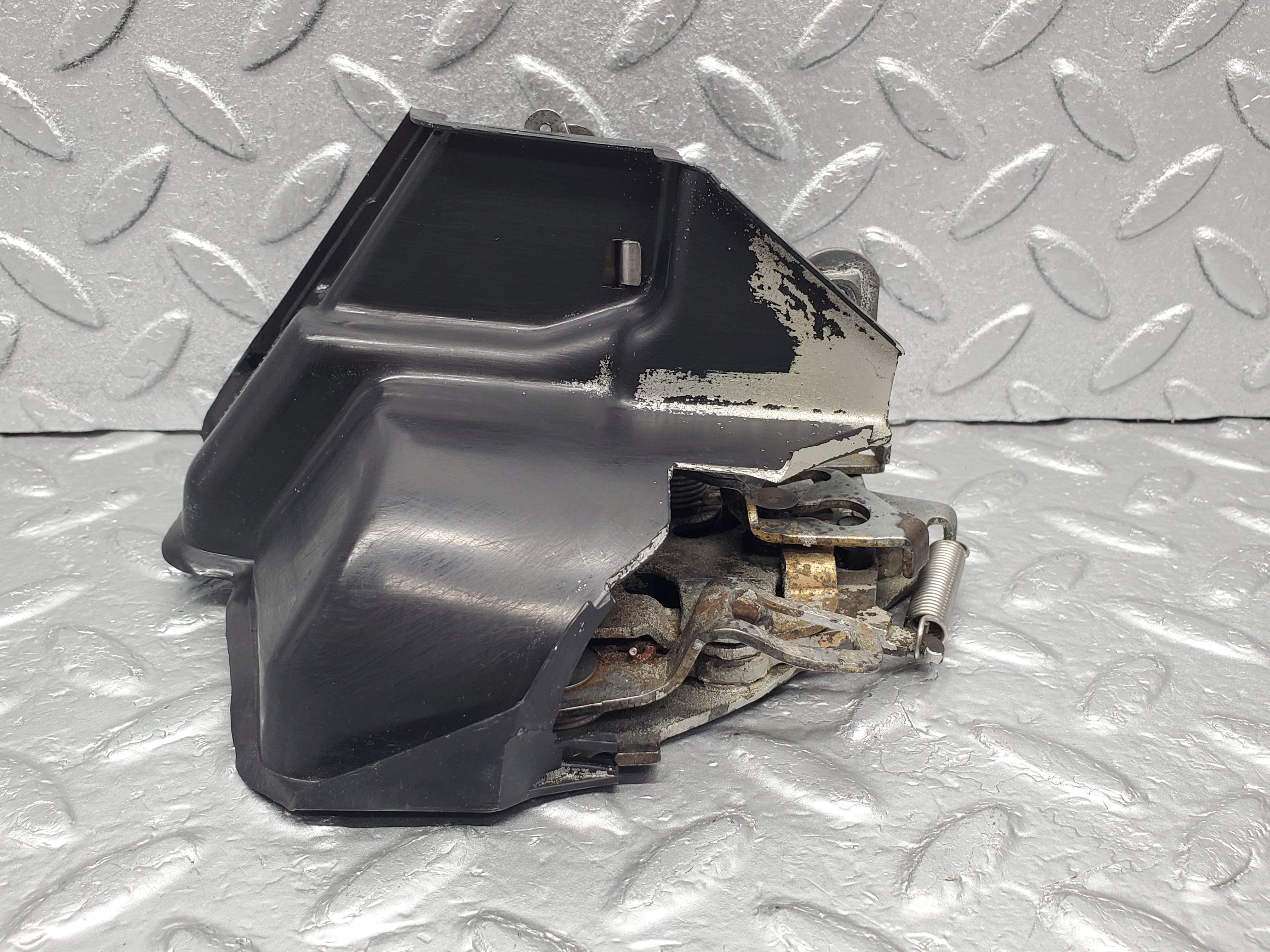 1284 Mercedes-Benz V123 240D Door Lock Mechanism Rear Right 1237330208