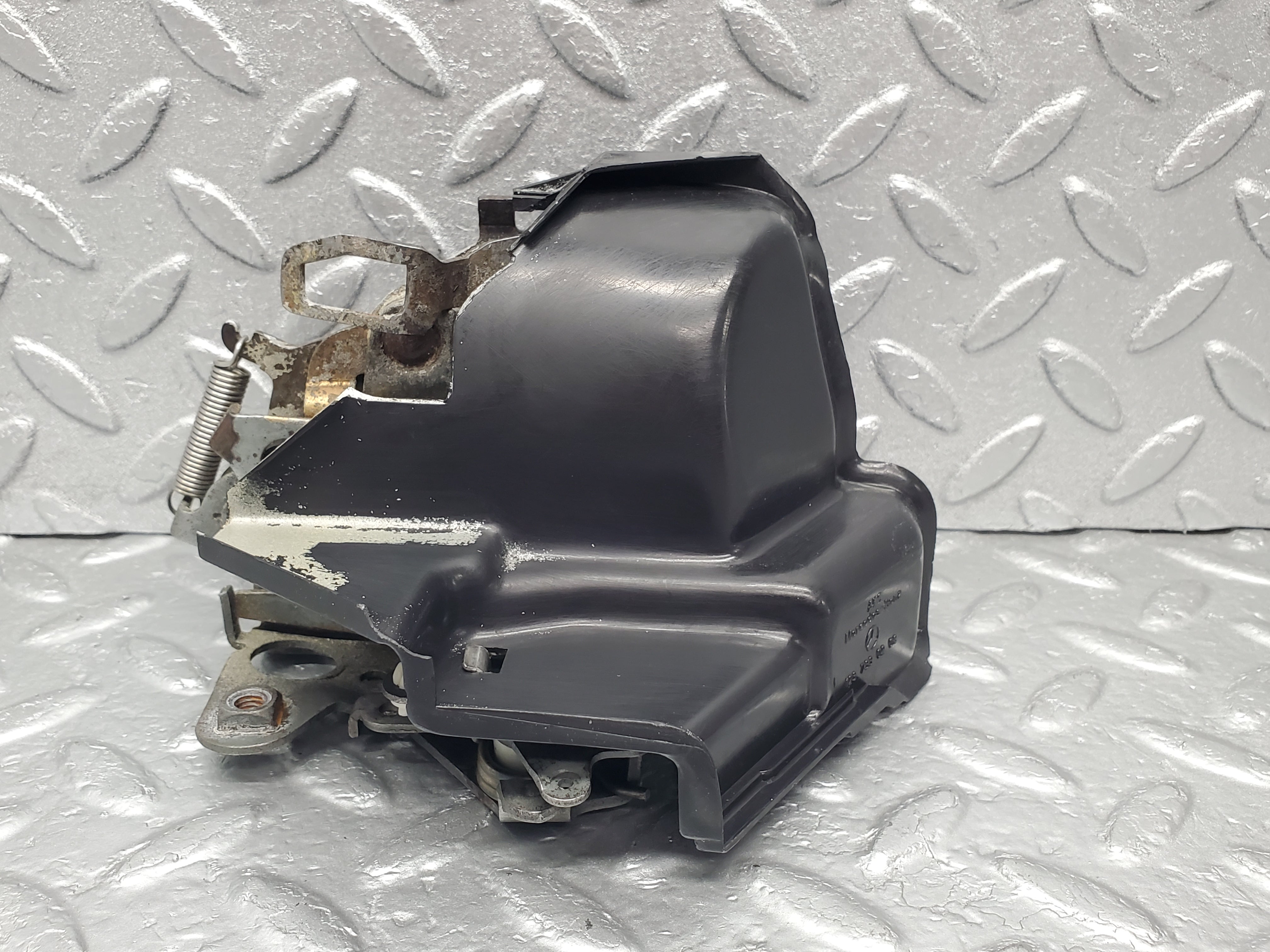 1284 Mercedes-Benz V123 240D Door Lock Mechanism Rear Right 1237330208