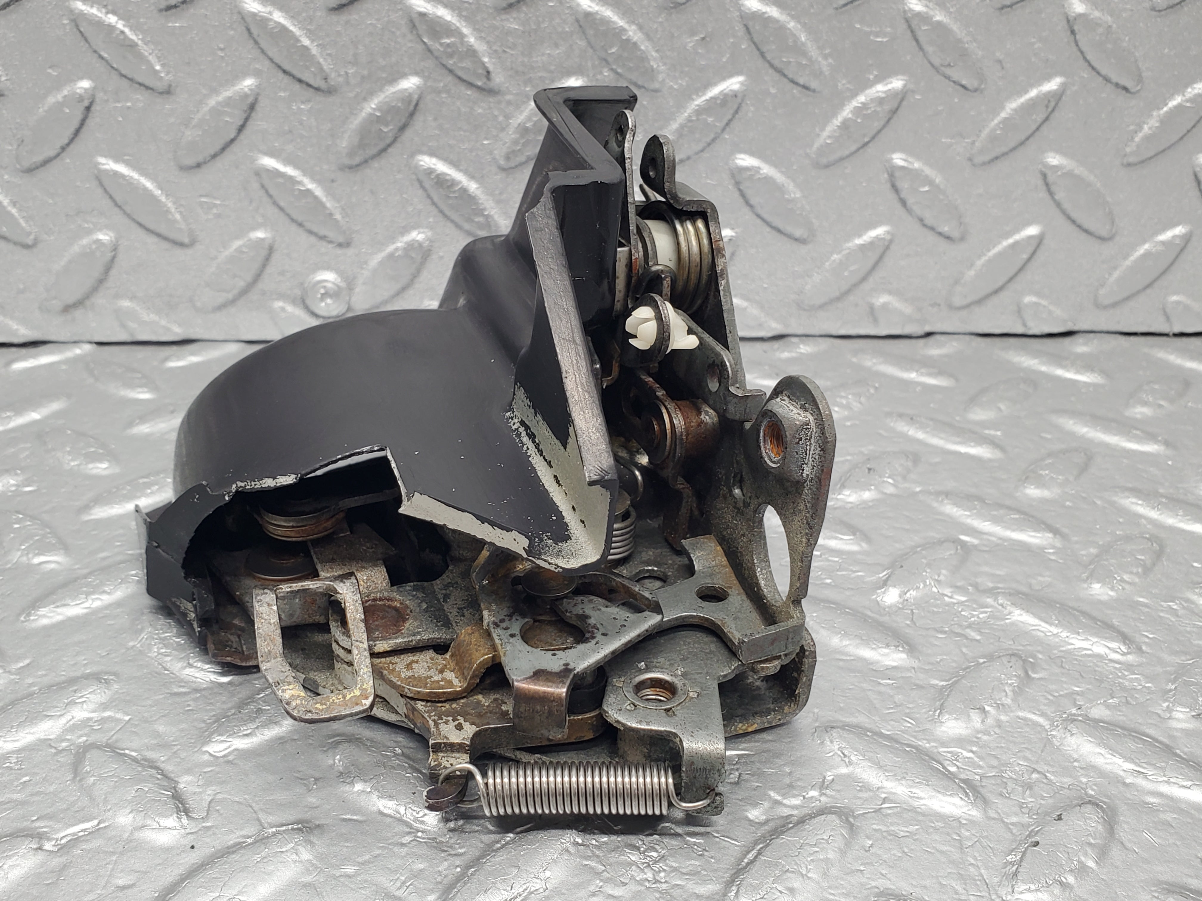 1284 Mercedes-Benz V123 240D Door Lock Mechanism Rear Right 1237330208